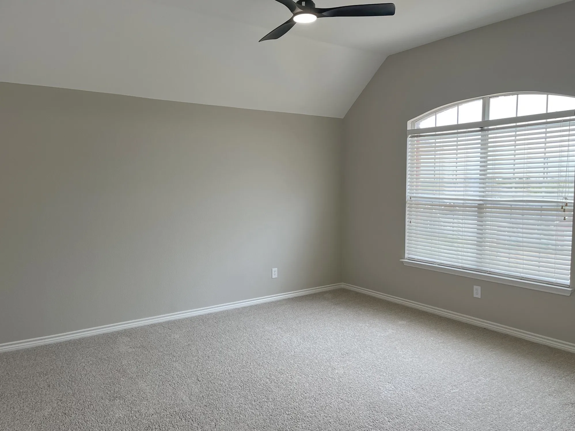 Single Family Residence For Sale in Denton County , 1617 Buena Vista Drive, Denton, Texas 76210, 4 Bedroom, 4 Bathroom, 3 Garage spaces, 3,692 Sqft, built in 2000, mls#21405221, Real Estate Agent in Denton, Homes For Sale in Denton county, Homes For Sale in Denton, Realtor in Denton Texas, Real Estate Brokerage Independent Realty Texas, Luminita Cordes Realtor