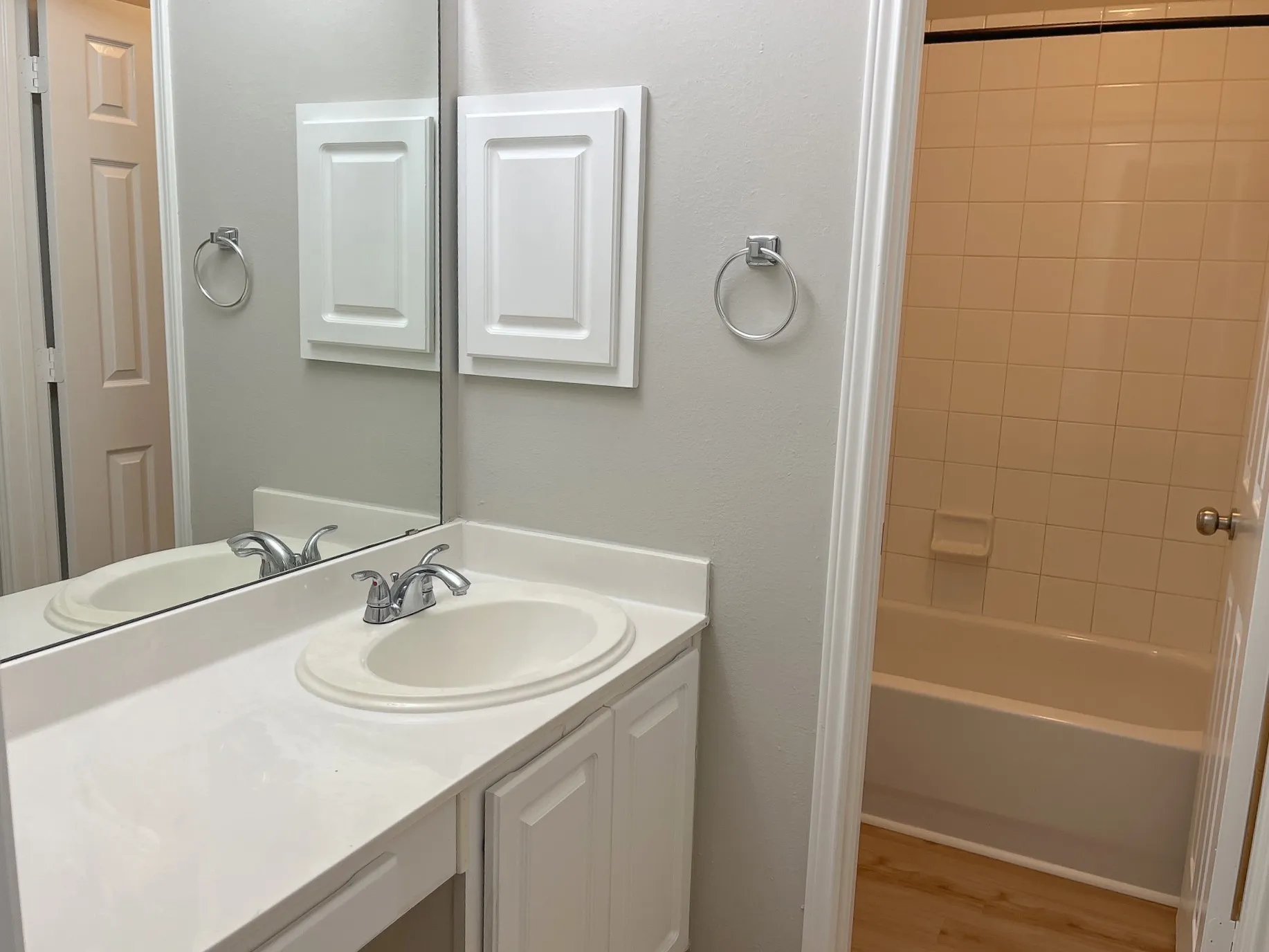 Single Family Residence For Sale in Denton County , 1617 Buena Vista Drive, Denton, Texas 76210, 4 Bedroom, 4 Bathroom, 3 Garage spaces, 3,692 Sqft, built in 2000, mls#21405221, Real Estate Agent in Denton, Homes For Sale in Denton county, Homes For Sale in Denton, Realtor in Denton Texas, Real Estate Brokerage Independent Realty Texas, Luminita Cordes Realtor