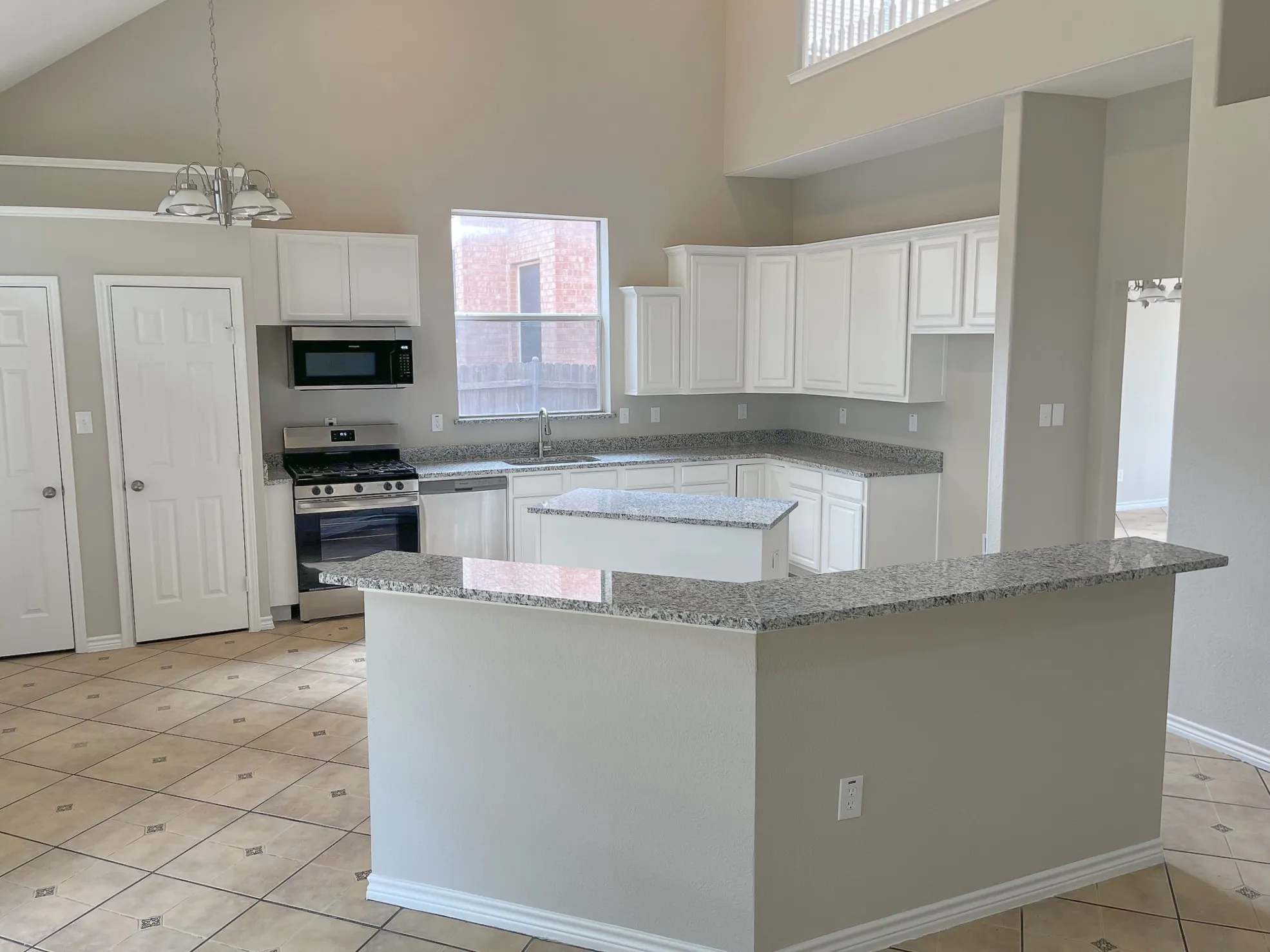 Single Family Residence For Sale in Denton County , 1617 Buena Vista Drive, Denton, Texas 76210, 4 Bedroom, 4 Bathroom, 3 Garage spaces, 3,692 Sqft, built in 2000, mls#21405221, Real Estate Agent in Denton, Homes For Sale in Denton county, Homes For Sale in Denton, Realtor in Denton Texas, Real Estate Brokerage Independent Realty Texas, Luminita Cordes Realtor