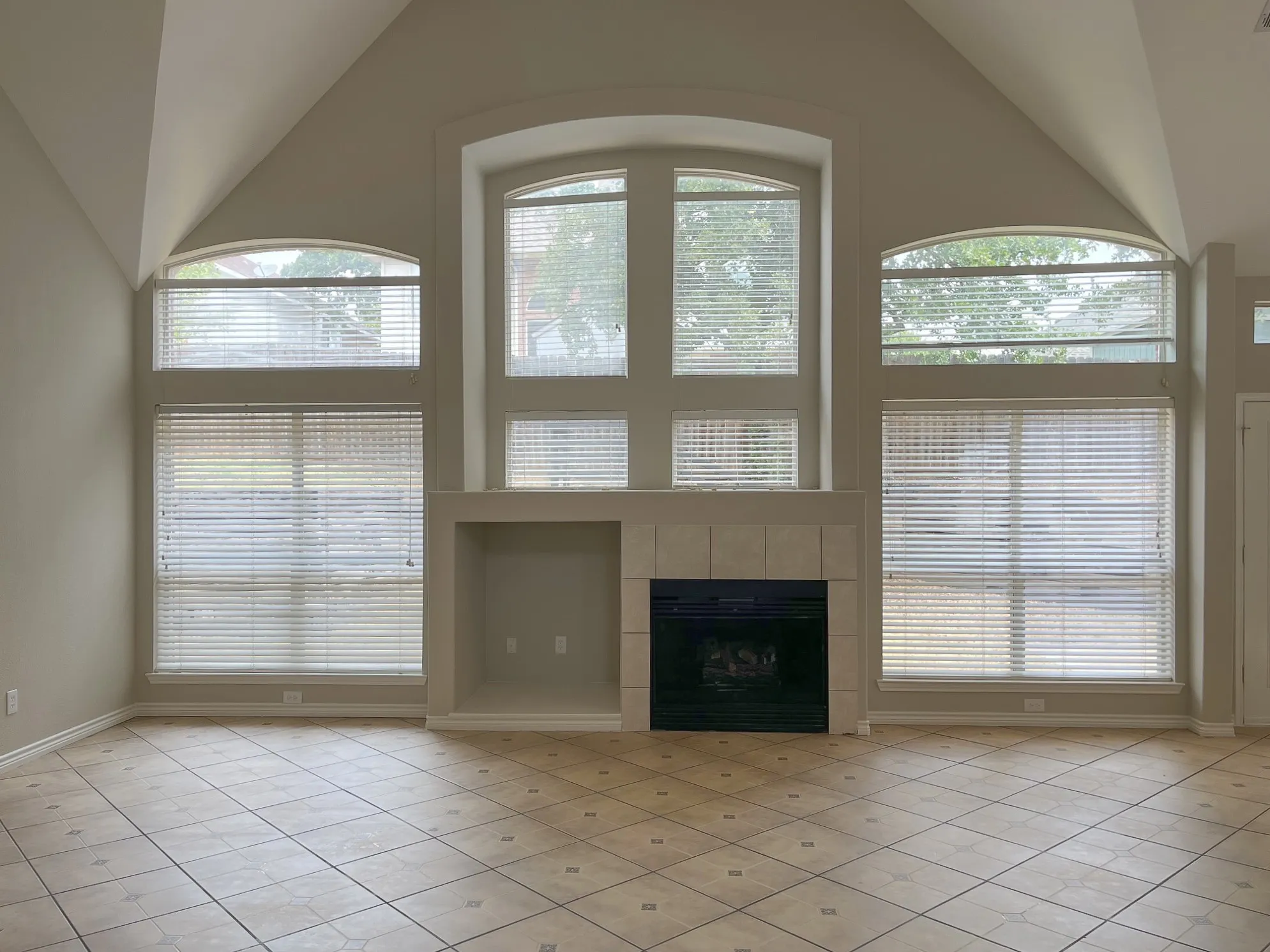 Single Family Residence For Sale in Denton County , 1617 Buena Vista Drive, Denton, Texas 76210, 4 Bedroom, 4 Bathroom, 3 Garage spaces, 3,692 Sqft, built in 2000, mls#21405221, Real Estate Agent in Denton, Homes For Sale in Denton county, Homes For Sale in Denton, Realtor in Denton Texas, Real Estate Brokerage Independent Realty Texas, Luminita Cordes Realtor