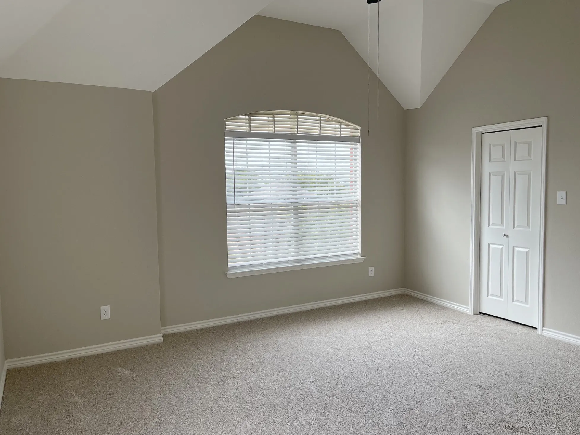 Single Family Residence For Sale in Denton County , 1617 Buena Vista Drive, Denton, Texas 76210, 4 Bedroom, 4 Bathroom, 3 Garage spaces, 3,692 Sqft, built in 2000, mls#21405221, Real Estate Agent in Denton, Homes For Sale in Denton county, Homes For Sale in Denton, Realtor in Denton Texas, Real Estate Brokerage Independent Realty Texas, Luminita Cordes Realtor