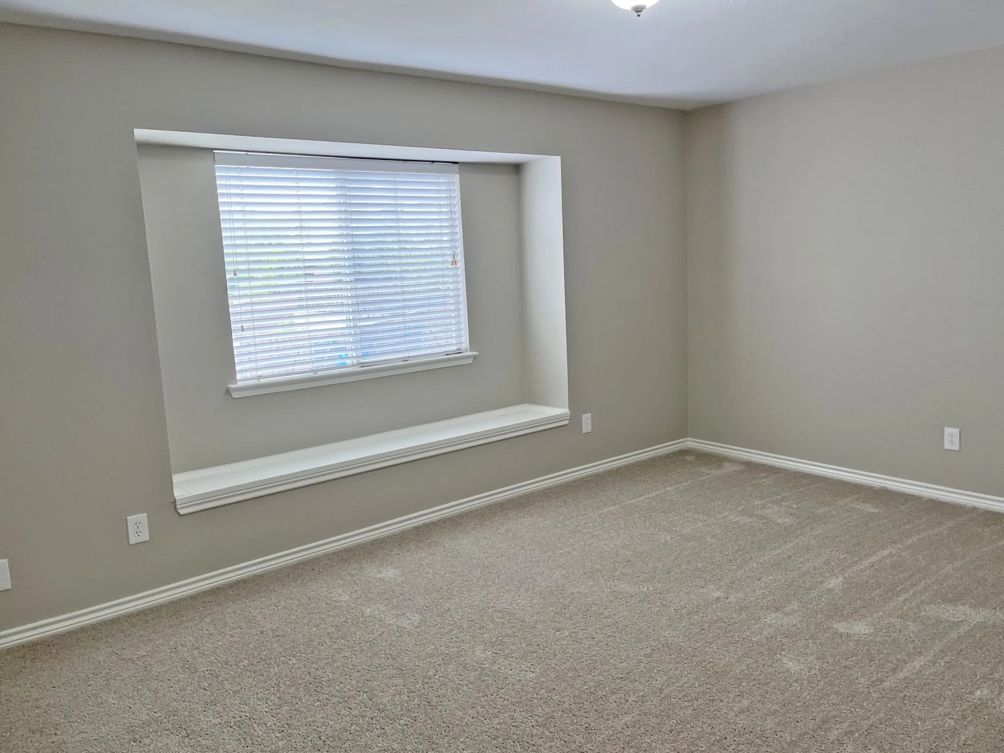 Single Family Residence For Sale in Denton County , 1617 Buena Vista Drive, Denton, Texas 76210, 4 Bedroom, 4 Bathroom, 3 Garage spaces, 3,692 Sqft, built in 2000, mls#21405221, Real Estate Agent in Denton, Homes For Sale in Denton county, Homes For Sale in Denton, Realtor in Denton Texas, Real Estate Brokerage Independent Realty Texas, Luminita Cordes Realtor