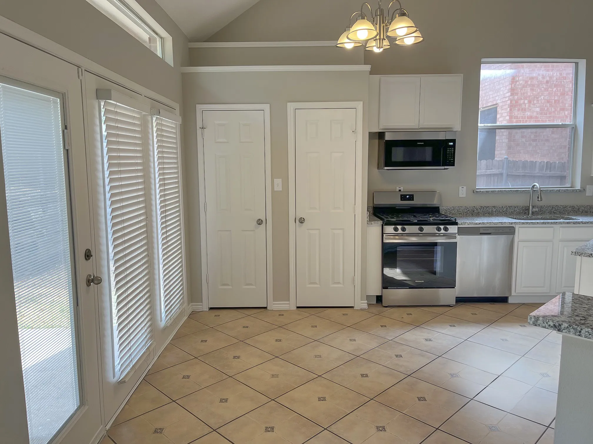 Single Family Residence For Sale in Denton County , 1617 Buena Vista Drive, Denton, Texas 76210, 4 Bedroom, 4 Bathroom, 3 Garage spaces, 3,692 Sqft, built in 2000, mls#21405221, Real Estate Agent in Denton, Homes For Sale in Denton county, Homes For Sale in Denton, Realtor in Denton Texas, Real Estate Brokerage Independent Realty Texas, Luminita Cordes Realtor