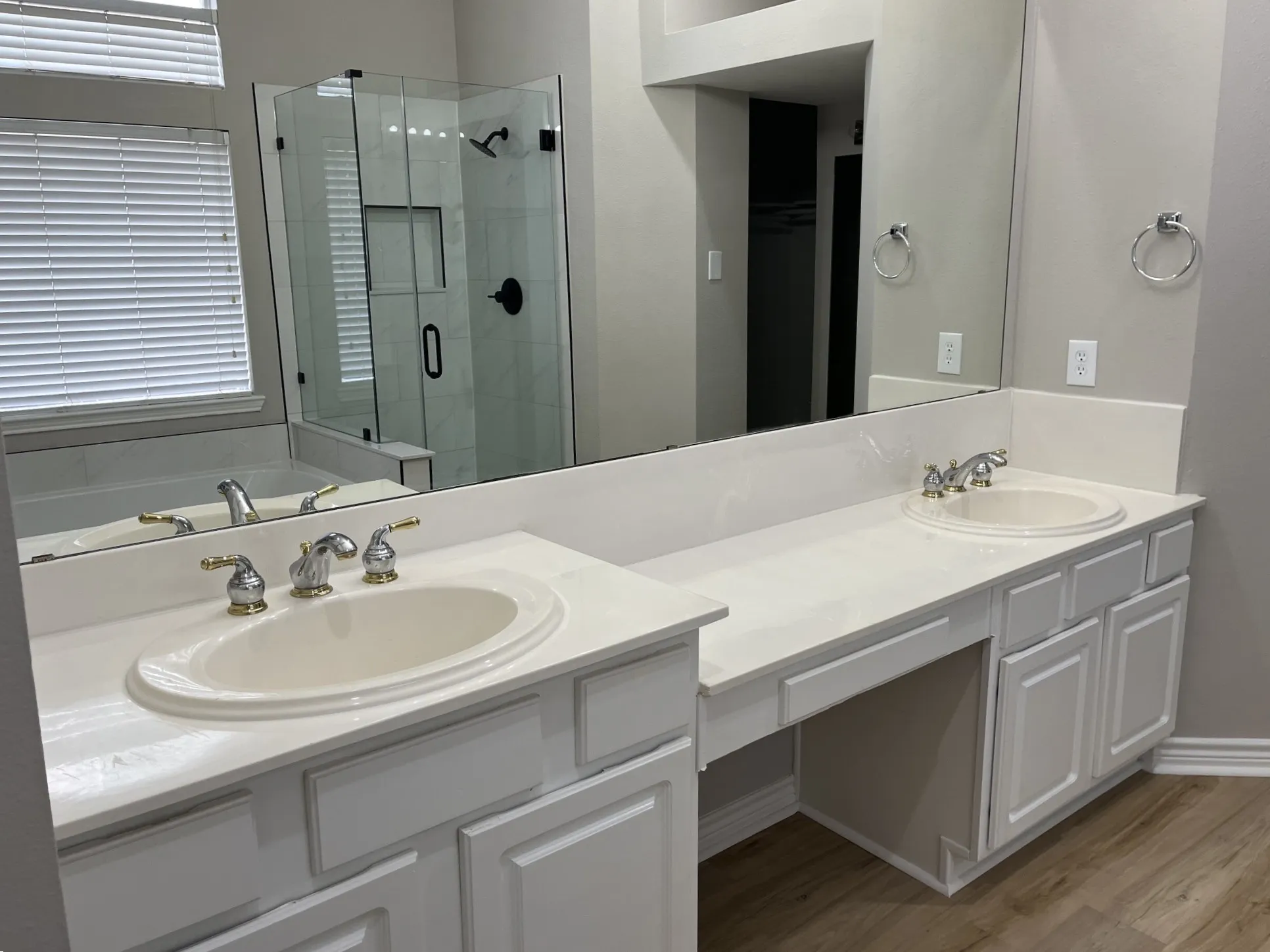 Single Family Residence For Sale in Denton County , 1617 Buena Vista Drive, Denton, Texas 76210, 4 Bedroom, 4 Bathroom, 3 Garage spaces, 3,692 Sqft, built in 2000, mls#21405221, Real Estate Agent in Denton, Homes For Sale in Denton county, Homes For Sale in Denton, Realtor in Denton Texas, Real Estate Brokerage Independent Realty Texas, Luminita Cordes Realtor