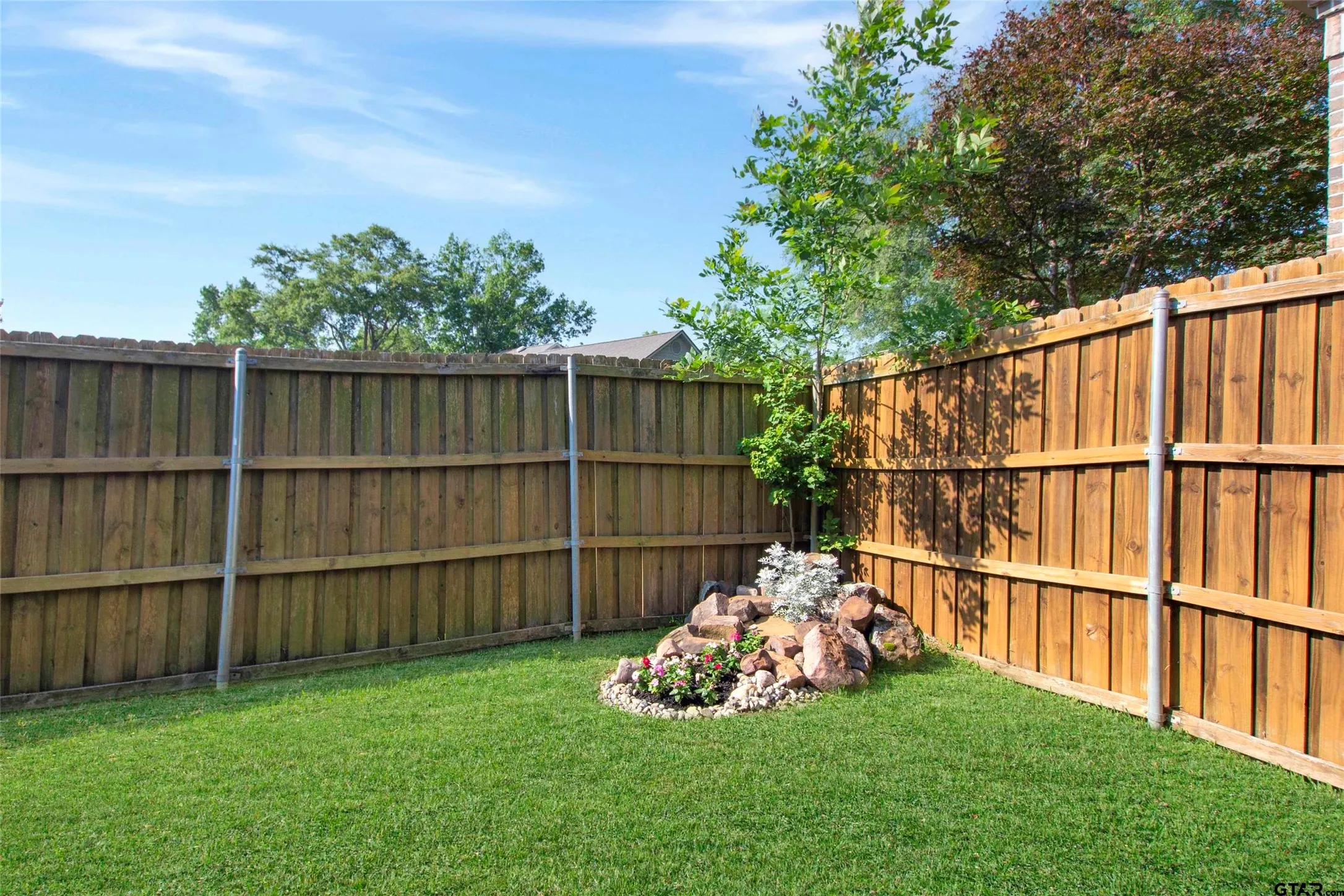 Single Family Residence For Sale in Smith County , 7130 Holly Square Ct., Tyler, Texas 75703, 3 Bedroom, 3 Bathroom, 2 Garage spaces, 2,589 Sqft, built in 2009, mls#21405230, Real Estate Agent in Tyler, Homes For Sale in Smith county, Homes For Sale in Tyler, Realtor in Tyler Texas, Real Estate Brokerage Independent Realty Texas, Luminita Cordes Realtor