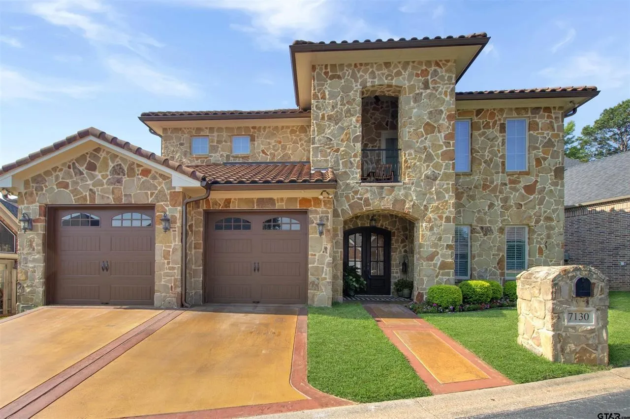 Single Family Residence For Sale in Smith County , 7130 Holly Square Ct., Tyler, Texas 75703, 3 Bedroom, 3 Bathroom, 2 Garage spaces, 2,589 Sqft, built in 2009, mls#21405230, Real Estate Agent in Tyler, Homes For Sale in Smith county, Homes For Sale in Tyler, Realtor in Tyler Texas, Real Estate Brokerage Independent Realty Texas, Luminita Cordes Realtor