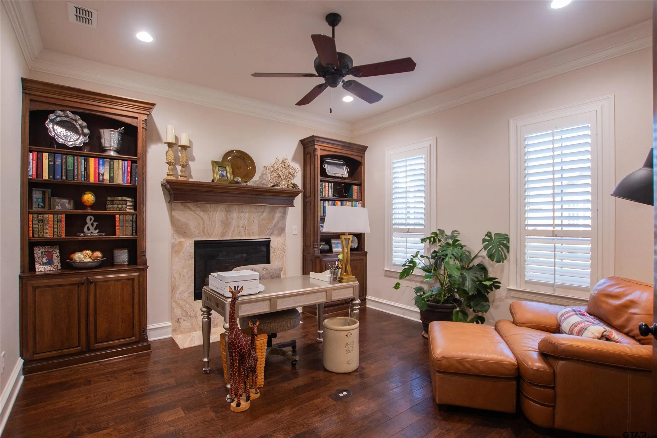 Single Family Residence For Sale in Smith County , 7130 Holly Square Ct., Tyler, Texas 75703, 3 Bedroom, 3 Bathroom, 2 Garage spaces, 2,589 Sqft, built in 2009, mls#21405230, Real Estate Agent in Tyler, Homes For Sale in Smith county, Homes For Sale in Tyler, Realtor in Tyler Texas, Real Estate Brokerage Independent Realty Texas, Luminita Cordes Realtor