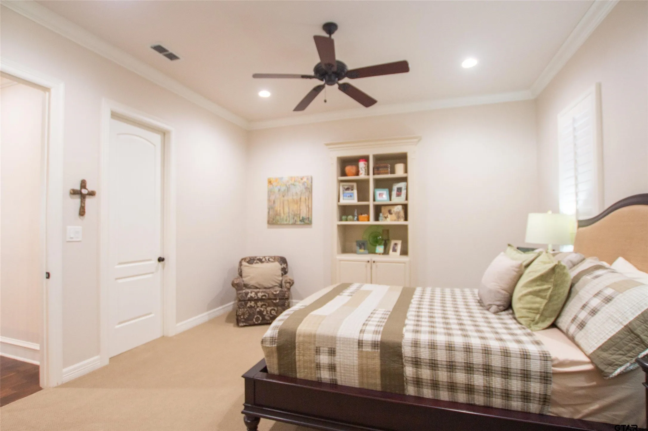 Single Family Residence For Sale in Smith County , 7130 Holly Square Ct., Tyler, Texas 75703, 3 Bedroom, 3 Bathroom, 2 Garage spaces, 2,589 Sqft, built in 2009, mls#21405230, Real Estate Agent in Tyler, Homes For Sale in Smith county, Homes For Sale in Tyler, Realtor in Tyler Texas, Real Estate Brokerage Independent Realty Texas, Luminita Cordes Realtor