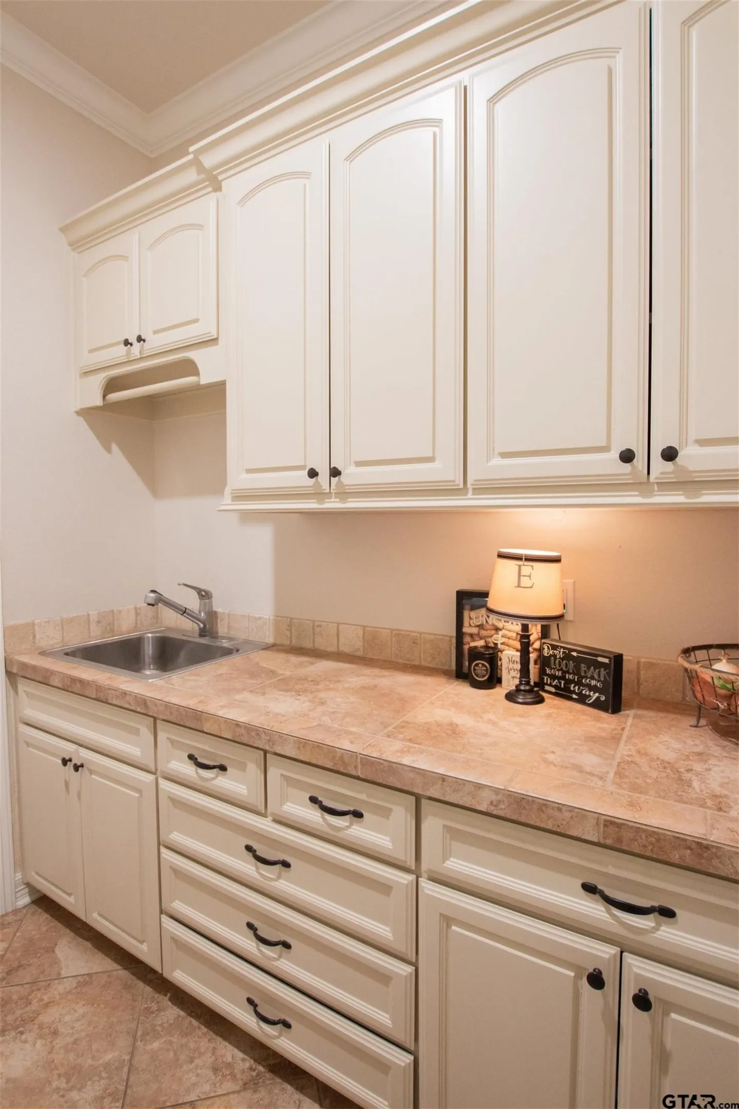Single Family Residence For Sale in Smith County , 7130 Holly Square Ct., Tyler, Texas 75703, 3 Bedroom, 3 Bathroom, 2 Garage spaces, 2,589 Sqft, built in 2009, mls#21405230, Real Estate Agent in Tyler, Homes For Sale in Smith county, Homes For Sale in Tyler, Realtor in Tyler Texas, Real Estate Brokerage Independent Realty Texas, Luminita Cordes Realtor