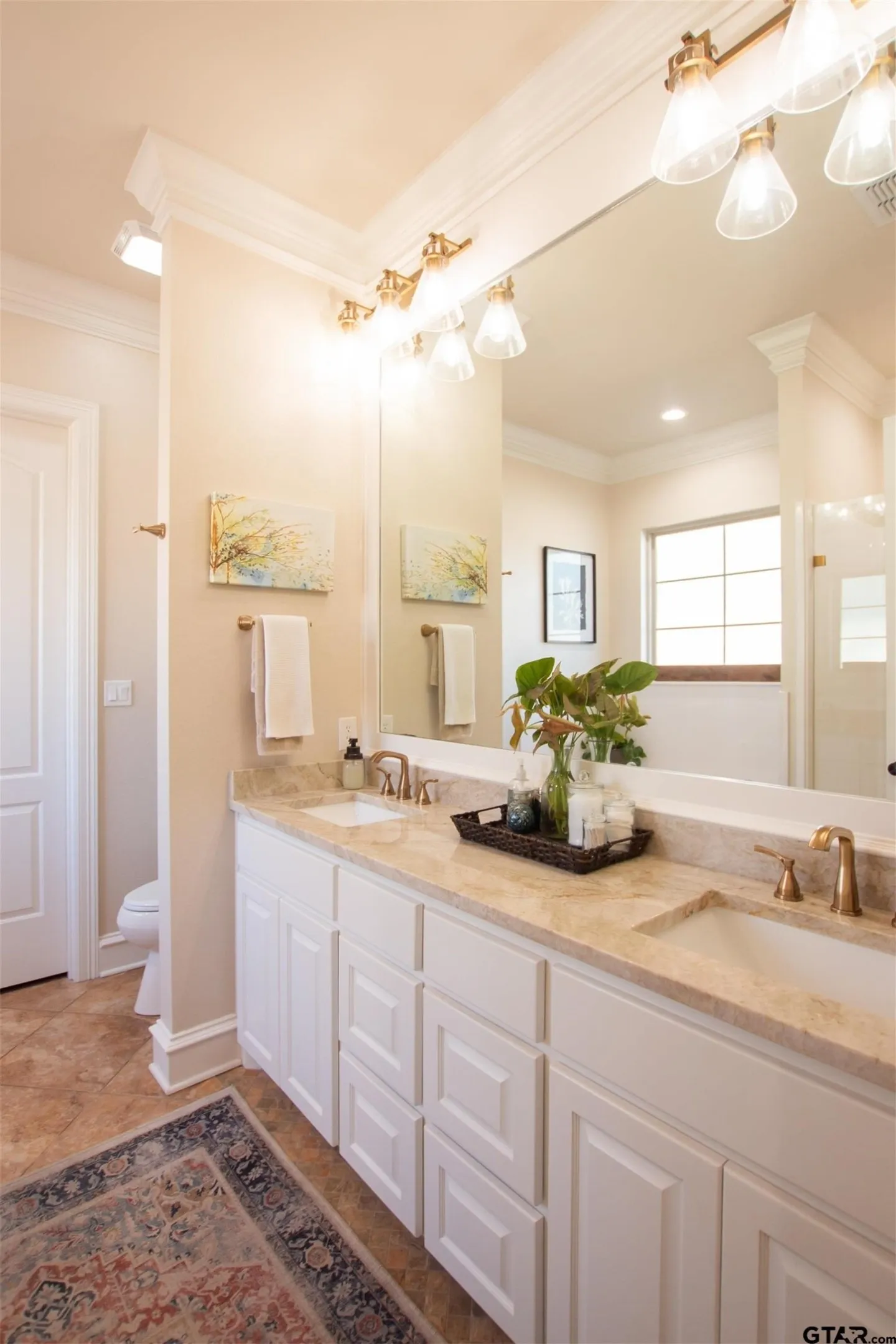 Single Family Residence For Sale in Smith County , 7130 Holly Square Ct., Tyler, Texas 75703, 3 Bedroom, 3 Bathroom, 2 Garage spaces, 2,589 Sqft, built in 2009, mls#21405230, Real Estate Agent in Tyler, Homes For Sale in Smith county, Homes For Sale in Tyler, Realtor in Tyler Texas, Real Estate Brokerage Independent Realty Texas, Luminita Cordes Realtor