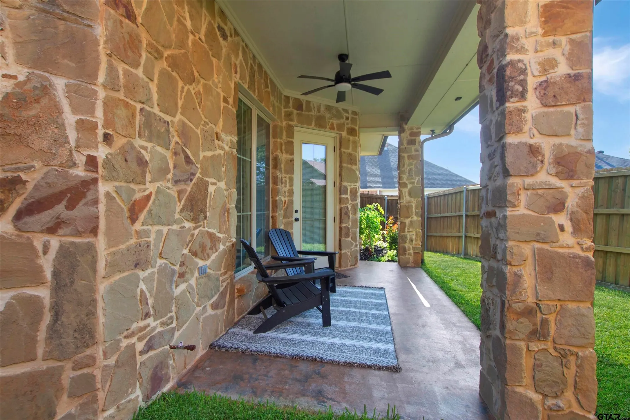 Single Family Residence For Sale in Smith County , 7130 Holly Square Ct., Tyler, Texas 75703, 3 Bedroom, 3 Bathroom, 2 Garage spaces, 2,589 Sqft, built in 2009, mls#21405230, Real Estate Agent in Tyler, Homes For Sale in Smith county, Homes For Sale in Tyler, Realtor in Tyler Texas, Real Estate Brokerage Independent Realty Texas, Luminita Cordes Realtor