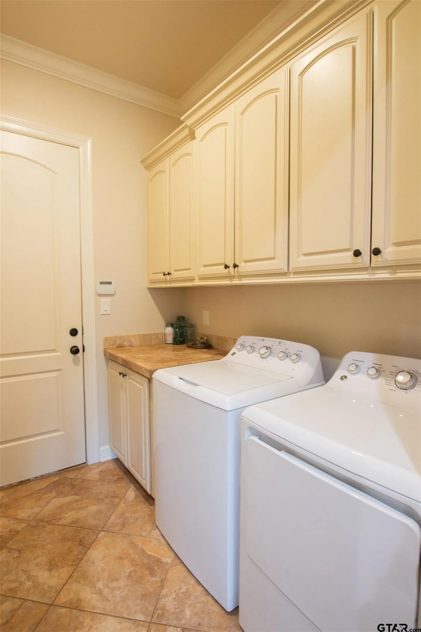 Single Family Residence For Sale in Smith County , 7130 Holly Square Ct., Tyler, Texas 75703, 3 Bedroom, 3 Bathroom, 2 Garage spaces, 2,589 Sqft, built in 2009, mls#21405230, Real Estate Agent in Tyler, Homes For Sale in Smith county, Homes For Sale in Tyler, Realtor in Tyler Texas, Real Estate Brokerage Independent Realty Texas, Luminita Cordes Realtor