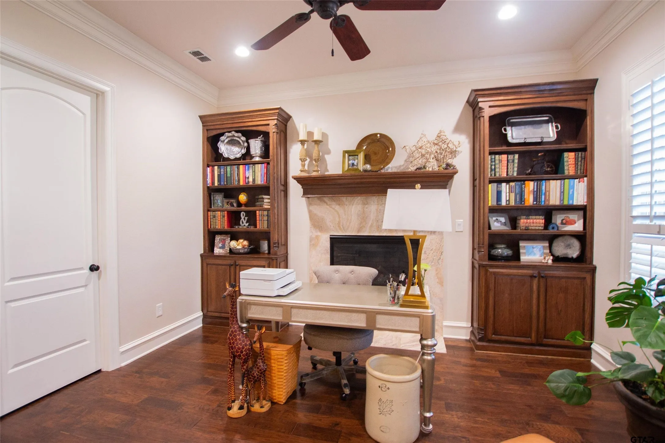 Single Family Residence For Sale in Smith County , 7130 Holly Square Ct., Tyler, Texas 75703, 3 Bedroom, 3 Bathroom, 2 Garage spaces, 2,589 Sqft, built in 2009, mls#21405230, Real Estate Agent in Tyler, Homes For Sale in Smith county, Homes For Sale in Tyler, Realtor in Tyler Texas, Real Estate Brokerage Independent Realty Texas, Luminita Cordes Realtor