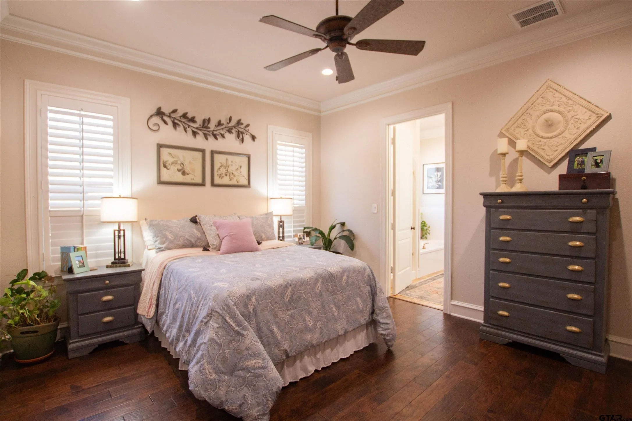Single Family Residence For Sale in Smith County , 7130 Holly Square Ct., Tyler, Texas 75703, 3 Bedroom, 3 Bathroom, 2 Garage spaces, 2,589 Sqft, built in 2009, mls#21405230, Real Estate Agent in Tyler, Homes For Sale in Smith county, Homes For Sale in Tyler, Realtor in Tyler Texas, Real Estate Brokerage Independent Realty Texas, Luminita Cordes Realtor