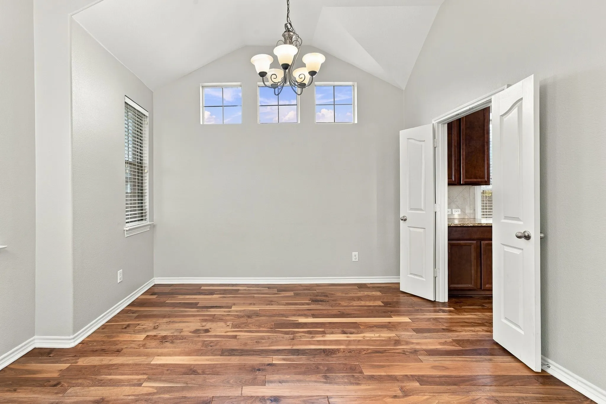 Single Family Residence For Sale in Tarrant County , 3520 Welsh Court, Fort Worth, Texas 76244, 3 Bedroom, 2 Bathroom, 2 Garage spaces, 1,977 Sqft, built in 2007, mls#21403902, Real Estate Agent in Fort Worth, Homes For Sale in Tarrant county, Homes For Sale in Fort Worth, Realtor in Fort Worth Texas, Real Estate Brokerage Independent Realty Texas, Luminita Cordes Realtor
