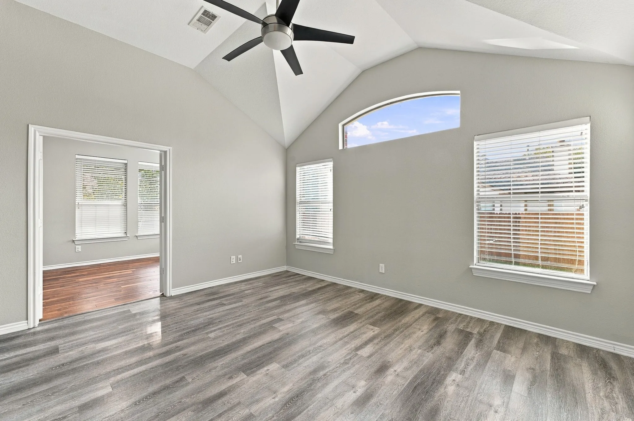 Single Family Residence For Sale in Tarrant County , 3520 Welsh Court, Fort Worth, Texas 76244, 3 Bedroom, 2 Bathroom, 2 Garage spaces, 1,977 Sqft, built in 2007, mls#21403902, Real Estate Agent in Fort Worth, Homes For Sale in Tarrant county, Homes For Sale in Fort Worth, Realtor in Fort Worth Texas, Real Estate Brokerage Independent Realty Texas, Luminita Cordes Realtor