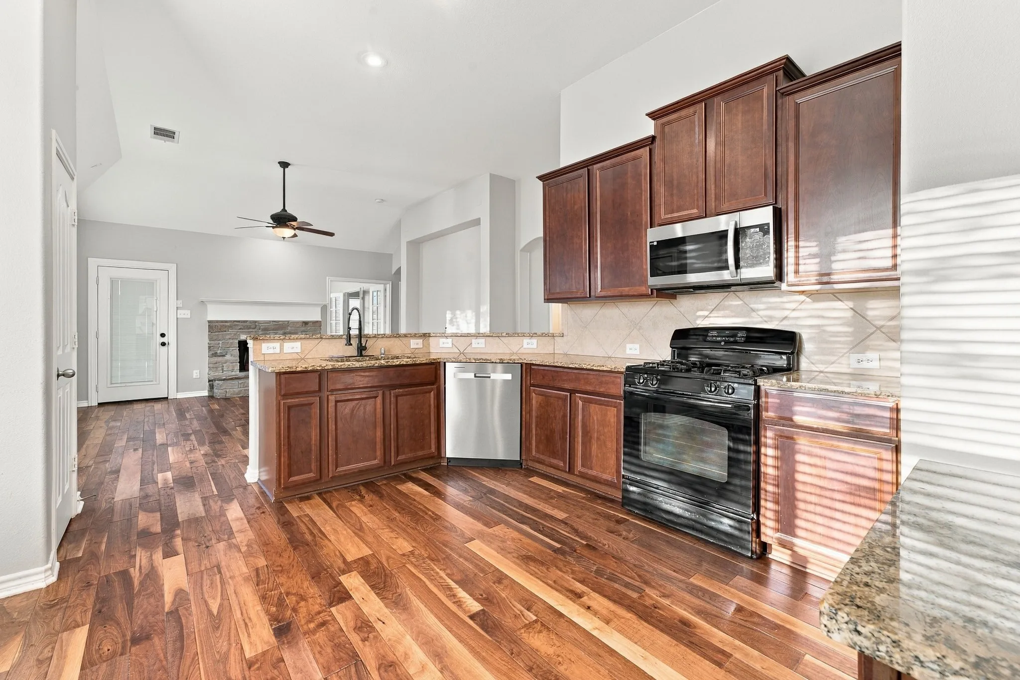 Single Family Residence For Sale in Tarrant County , 3520 Welsh Court, Fort Worth, Texas 76244, 3 Bedroom, 2 Bathroom, 2 Garage spaces, 1,977 Sqft, built in 2007, mls#21403902, Real Estate Agent in Fort Worth, Homes For Sale in Tarrant county, Homes For Sale in Fort Worth, Realtor in Fort Worth Texas, Real Estate Brokerage Independent Realty Texas, Luminita Cordes Realtor