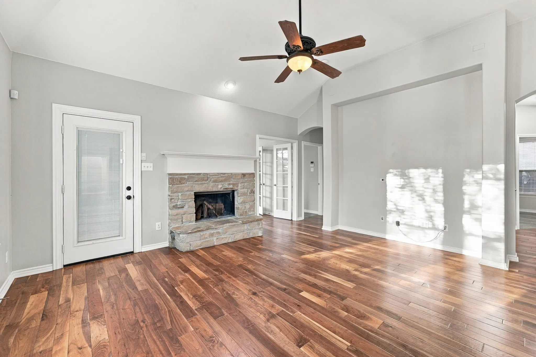 Single Family Residence For Sale in Tarrant County , 3520 Welsh Court, Fort Worth, Texas 76244, 3 Bedroom, 2 Bathroom, 2 Garage spaces, 1,977 Sqft, built in 2007, mls#21403902, Real Estate Agent in Fort Worth, Homes For Sale in Tarrant county, Homes For Sale in Fort Worth, Realtor in Fort Worth Texas, Real Estate Brokerage Independent Realty Texas, Luminita Cordes Realtor