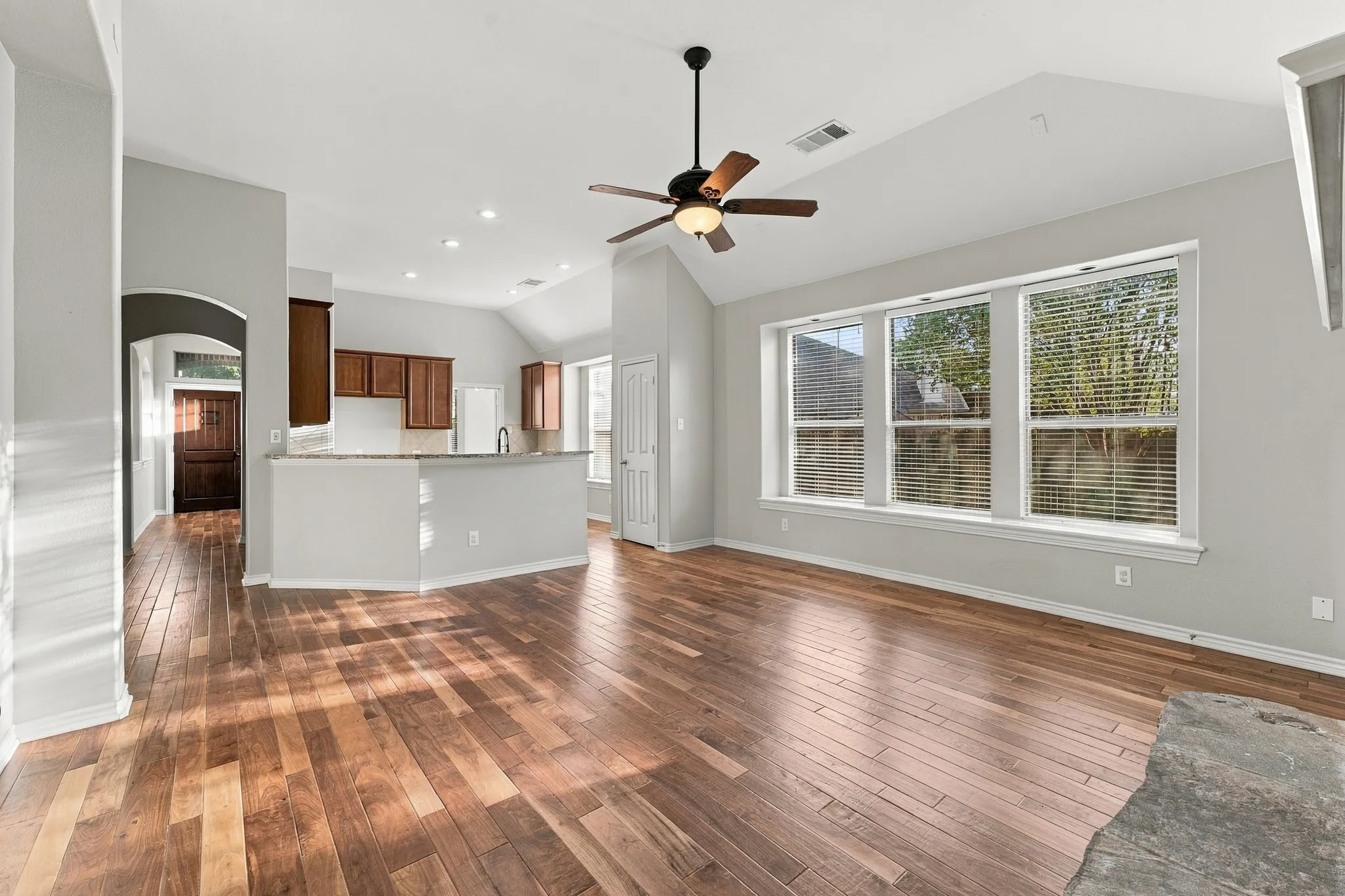 Single Family Residence For Sale in Tarrant County , 3520 Welsh Court, Fort Worth, Texas 76244, 3 Bedroom, 2 Bathroom, 2 Garage spaces, 1,977 Sqft, built in 2007, mls#21403902, Real Estate Agent in Fort Worth, Homes For Sale in Tarrant county, Homes For Sale in Fort Worth, Realtor in Fort Worth Texas, Real Estate Brokerage Independent Realty Texas, Luminita Cordes Realtor