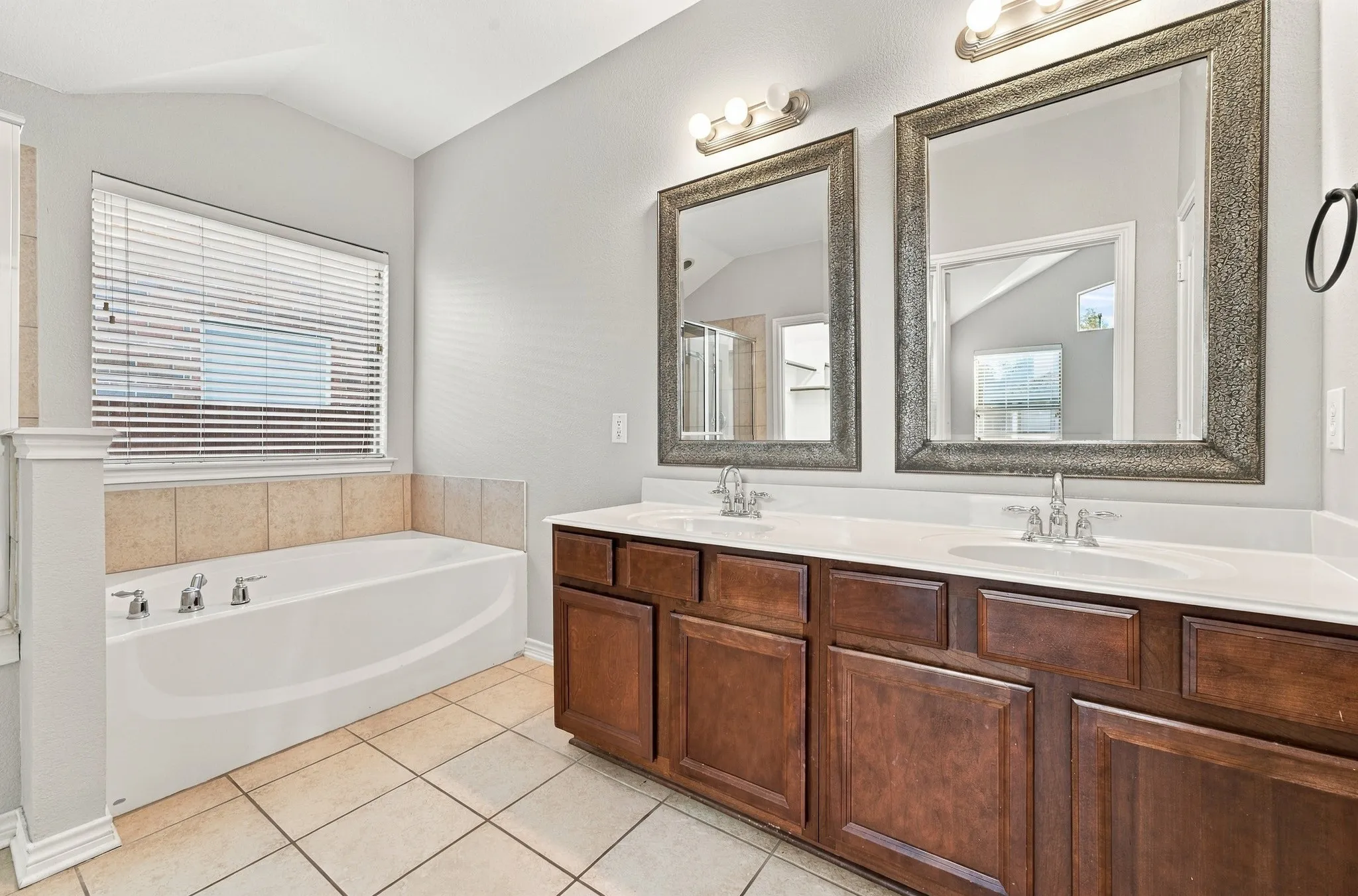 Single Family Residence For Sale in Tarrant County , 3520 Welsh Court, Fort Worth, Texas 76244, 3 Bedroom, 2 Bathroom, 2 Garage spaces, 1,977 Sqft, built in 2007, mls#21403902, Real Estate Agent in Fort Worth, Homes For Sale in Tarrant county, Homes For Sale in Fort Worth, Realtor in Fort Worth Texas, Real Estate Brokerage Independent Realty Texas, Luminita Cordes Realtor