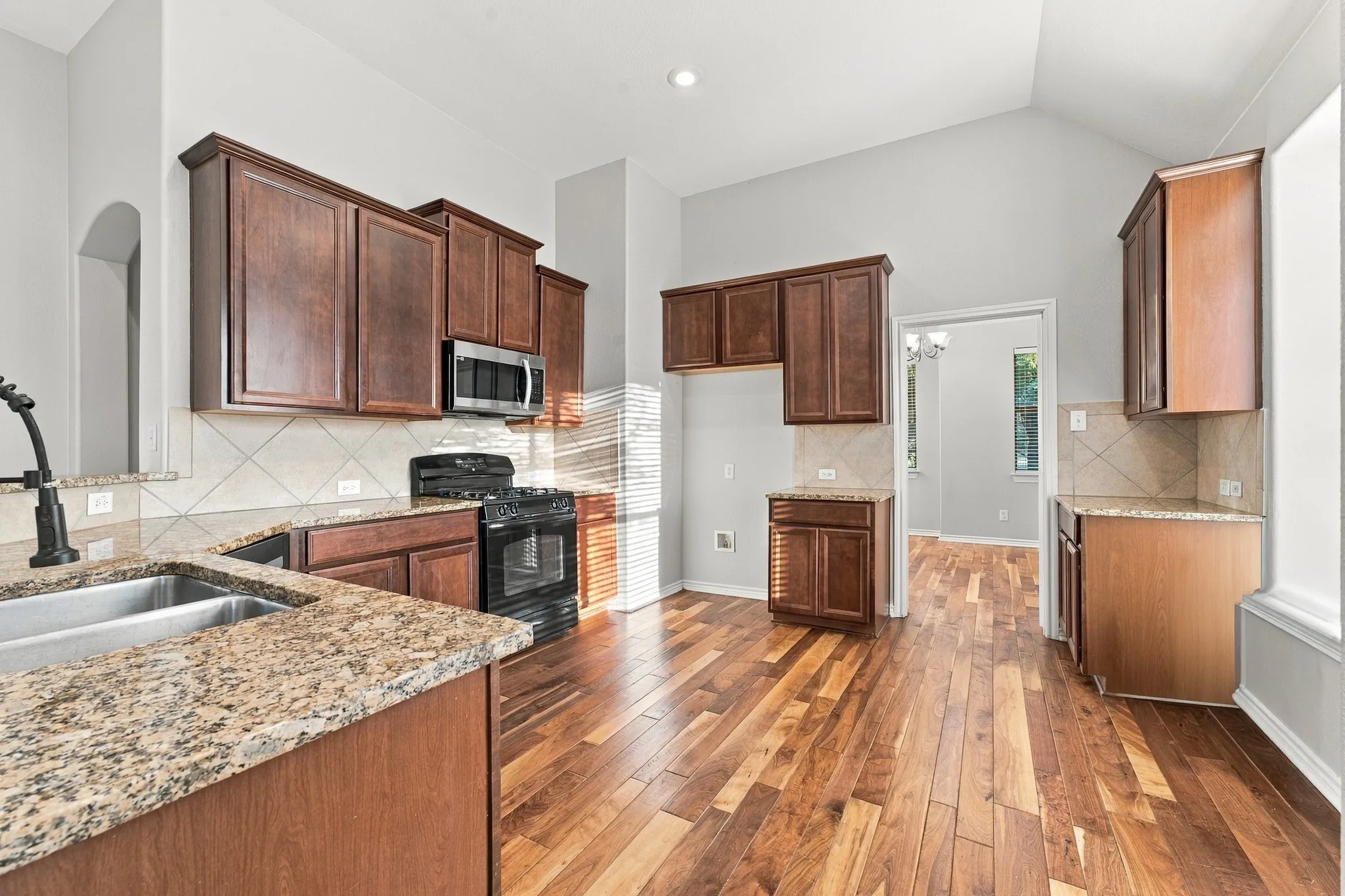 Single Family Residence For Sale in Tarrant County , 3520 Welsh Court, Fort Worth, Texas 76244, 3 Bedroom, 2 Bathroom, 2 Garage spaces, 1,977 Sqft, built in 2007, mls#21403902, Real Estate Agent in Fort Worth, Homes For Sale in Tarrant county, Homes For Sale in Fort Worth, Realtor in Fort Worth Texas, Real Estate Brokerage Independent Realty Texas, Luminita Cordes Realtor