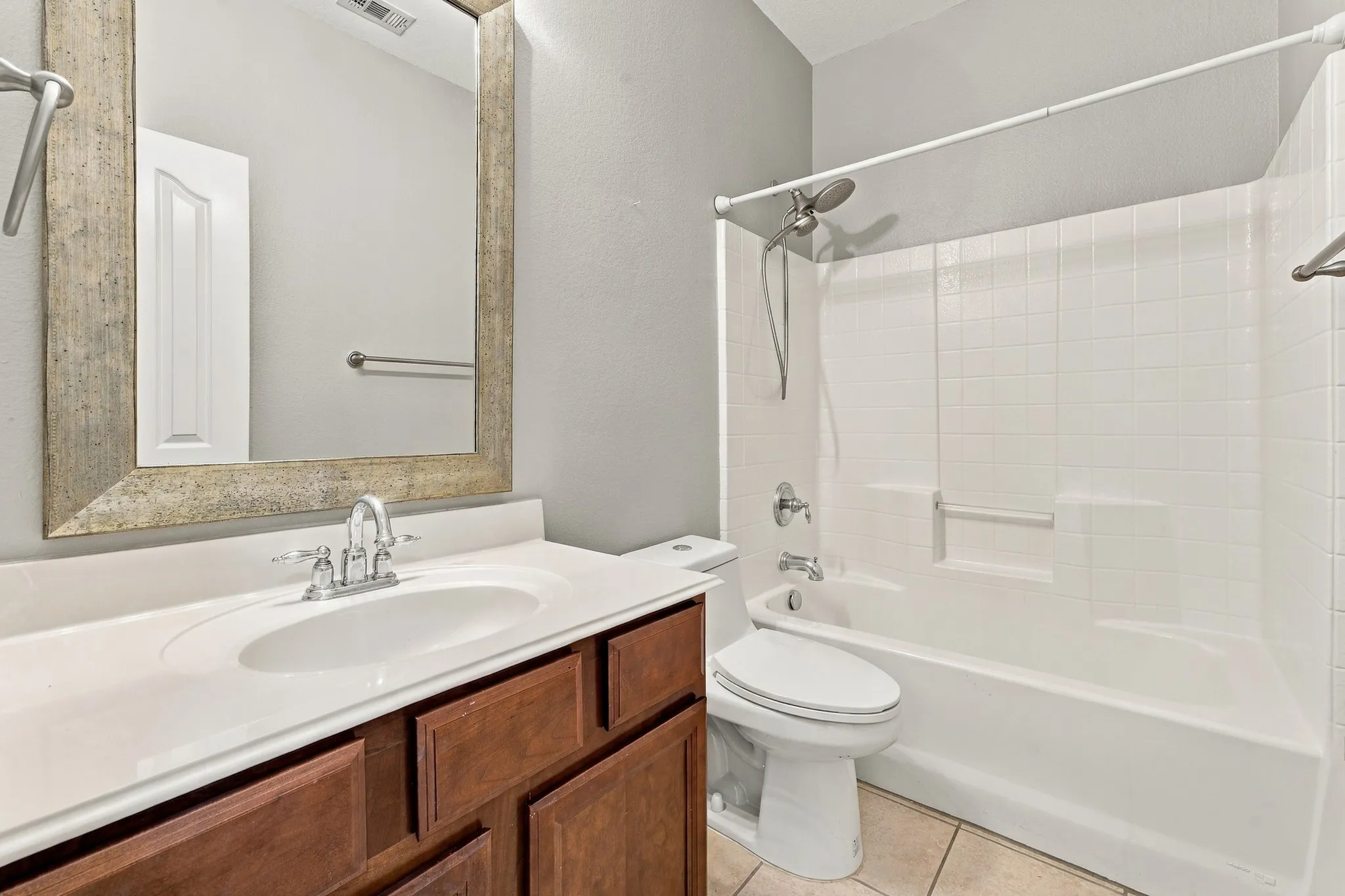 Single Family Residence For Sale in Tarrant County , 3520 Welsh Court, Fort Worth, Texas 76244, 3 Bedroom, 2 Bathroom, 2 Garage spaces, 1,977 Sqft, built in 2007, mls#21403902, Real Estate Agent in Fort Worth, Homes For Sale in Tarrant county, Homes For Sale in Fort Worth, Realtor in Fort Worth Texas, Real Estate Brokerage Independent Realty Texas, Luminita Cordes Realtor