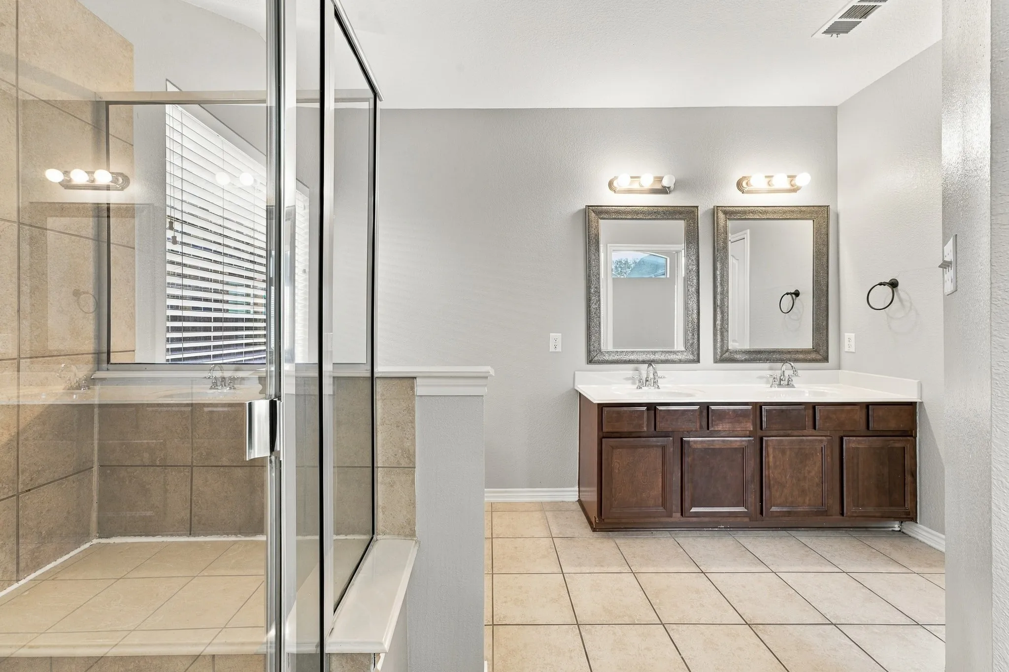 Single Family Residence For Sale in Tarrant County , 3520 Welsh Court, Fort Worth, Texas 76244, 3 Bedroom, 2 Bathroom, 2 Garage spaces, 1,977 Sqft, built in 2007, mls#21403902, Real Estate Agent in Fort Worth, Homes For Sale in Tarrant county, Homes For Sale in Fort Worth, Realtor in Fort Worth Texas, Real Estate Brokerage Independent Realty Texas, Luminita Cordes Realtor