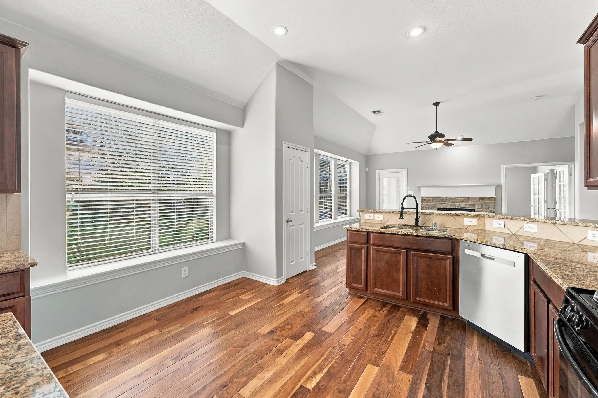Single Family Residence For Sale in Tarrant County , 3520 Welsh Court, Fort Worth, Texas 76244, 3 Bedroom, 2 Bathroom, 2 Garage spaces, 1,977 Sqft, built in 2007, mls#21403902, Real Estate Agent in Fort Worth, Homes For Sale in Tarrant county, Homes For Sale in Fort Worth, Realtor in Fort Worth Texas, Real Estate Brokerage Independent Realty Texas, Luminita Cordes Realtor