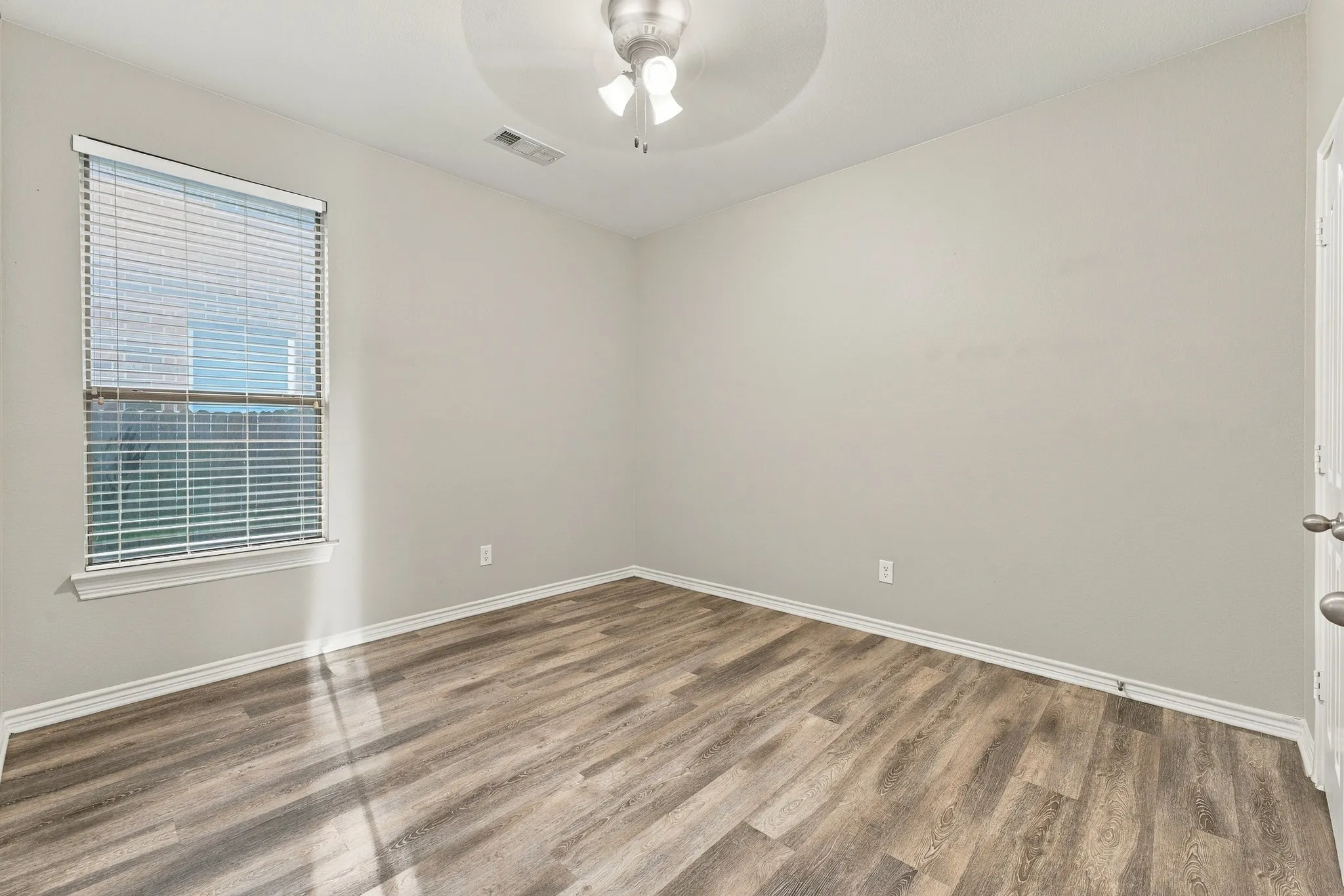 Single Family Residence For Sale in Tarrant County , 3520 Welsh Court, Fort Worth, Texas 76244, 3 Bedroom, 2 Bathroom, 2 Garage spaces, 1,977 Sqft, built in 2007, mls#21403902, Real Estate Agent in Fort Worth, Homes For Sale in Tarrant county, Homes For Sale in Fort Worth, Realtor in Fort Worth Texas, Real Estate Brokerage Independent Realty Texas, Luminita Cordes Realtor