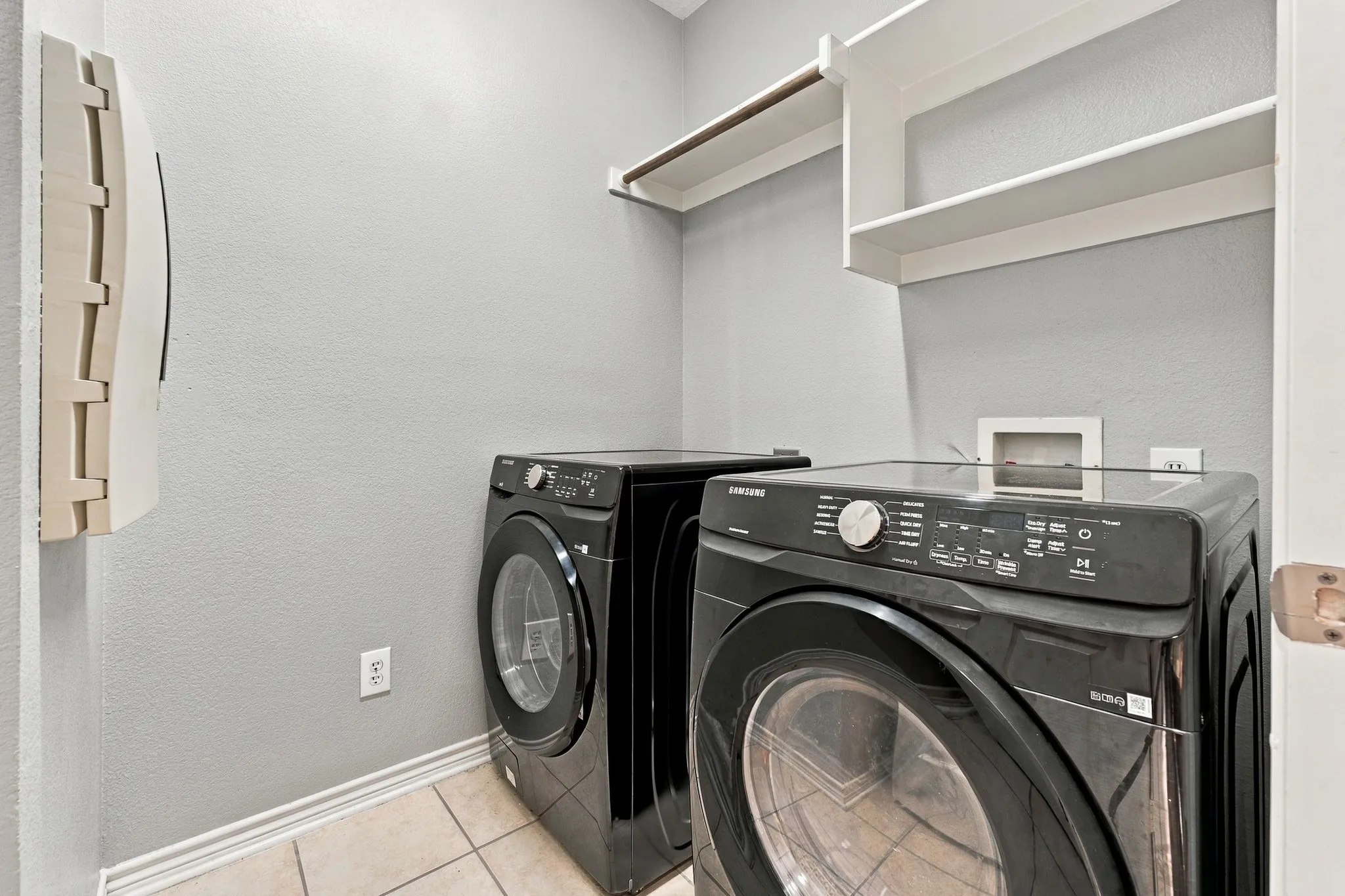 Single Family Residence For Sale in Tarrant County , 3520 Welsh Court, Fort Worth, Texas 76244, 3 Bedroom, 2 Bathroom, 2 Garage spaces, 1,977 Sqft, built in 2007, mls#21403902, Real Estate Agent in Fort Worth, Homes For Sale in Tarrant county, Homes For Sale in Fort Worth, Realtor in Fort Worth Texas, Real Estate Brokerage Independent Realty Texas, Luminita Cordes Realtor