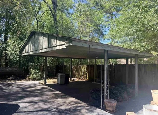 Single Family Residence For Sale in Smith County , 1205 Lake Cross Road, Hideaway, Texas 75771, 3 Bedroom, 3 Bathroom, 3 Garage spaces, 2,954 Sqft, built in 1971, mls#21404980, Real Estate Agent in Hideaway, Homes For Sale in Smith county, Homes For Sale in Hideaway, Realtor in Hideaway Texas, Real Estate Brokerage Independent Realty Texas, Luminita Cordes Realtor