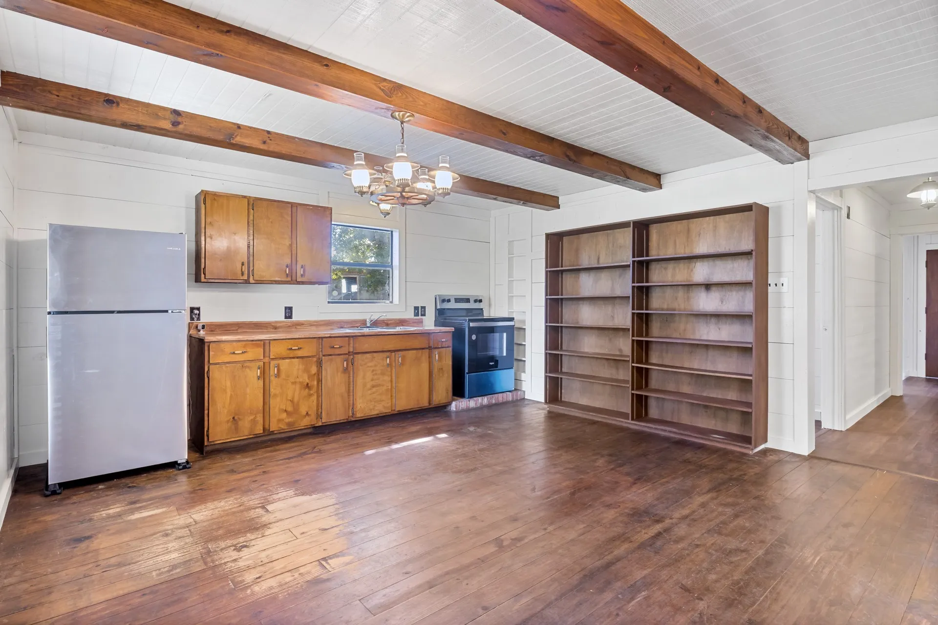 Single Family Residence For Sale in Upshur County , 6157 Fm 556, Gilmer, Texas 75644, 3 Bedroom, 1 Bathroom, Garage spaces, 1,690 Sqft, built in 1996, mls#21405233, Real Estate Agent in Gilmer, Homes For Sale in Upshur county, Homes For Sale in Gilmer, Realtor in Gilmer Texas, Real Estate Brokerage Independent Realty Texas, Luminita Cordes Realtor