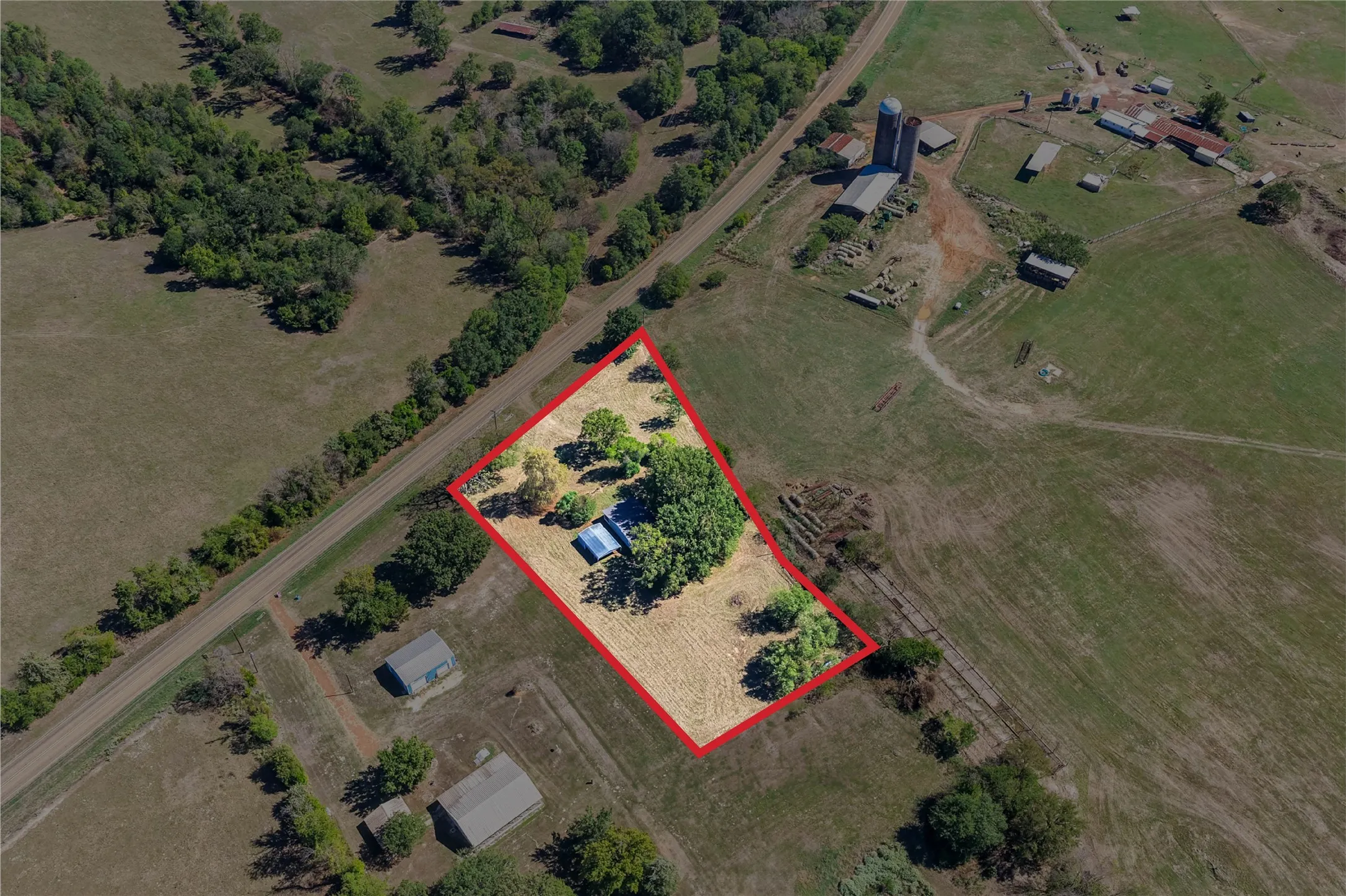 Single Family Residence For Sale in Upshur County , 6157 Fm 556, Gilmer, Texas 75644, 3 Bedroom, 1 Bathroom, Garage spaces, 1,690 Sqft, built in 1996, mls#21405233, Real Estate Agent in Gilmer, Homes For Sale in Upshur county, Homes For Sale in Gilmer, Realtor in Gilmer Texas, Real Estate Brokerage Independent Realty Texas, Luminita Cordes Realtor