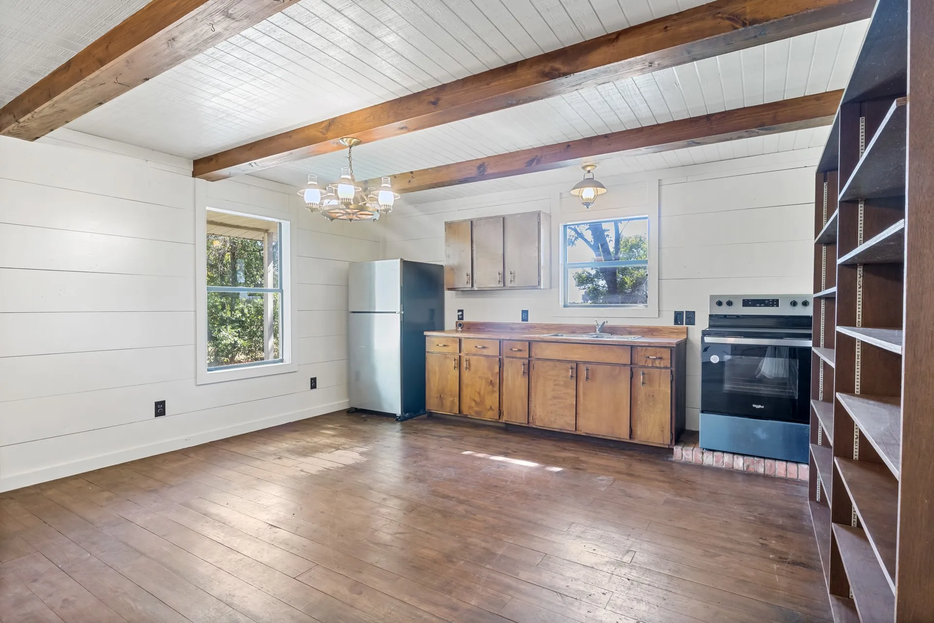 Single Family Residence For Sale in Upshur County , 6157 Fm 556, Gilmer, Texas 75644, 3 Bedroom, 1 Bathroom, Garage spaces, 1,690 Sqft, built in 1996, mls#21405233, Real Estate Agent in Gilmer, Homes For Sale in Upshur county, Homes For Sale in Gilmer, Realtor in Gilmer Texas, Real Estate Brokerage Independent Realty Texas, Luminita Cordes Realtor