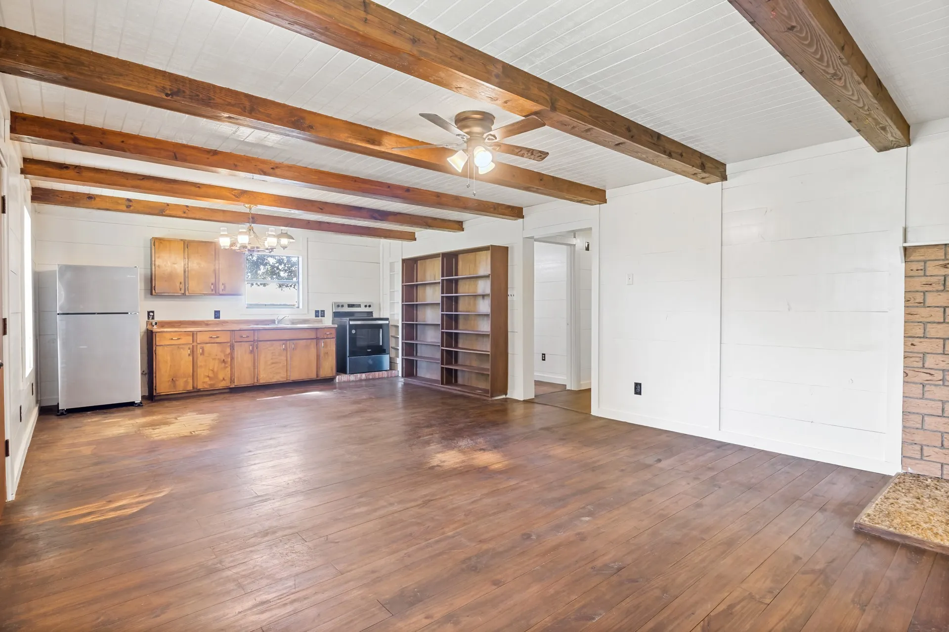 Single Family Residence For Sale in Upshur County , 6157 Fm 556, Gilmer, Texas 75644, 3 Bedroom, 1 Bathroom, Garage spaces, 1,690 Sqft, built in 1996, mls#21405233, Real Estate Agent in Gilmer, Homes For Sale in Upshur county, Homes For Sale in Gilmer, Realtor in Gilmer Texas, Real Estate Brokerage Independent Realty Texas, Luminita Cordes Realtor