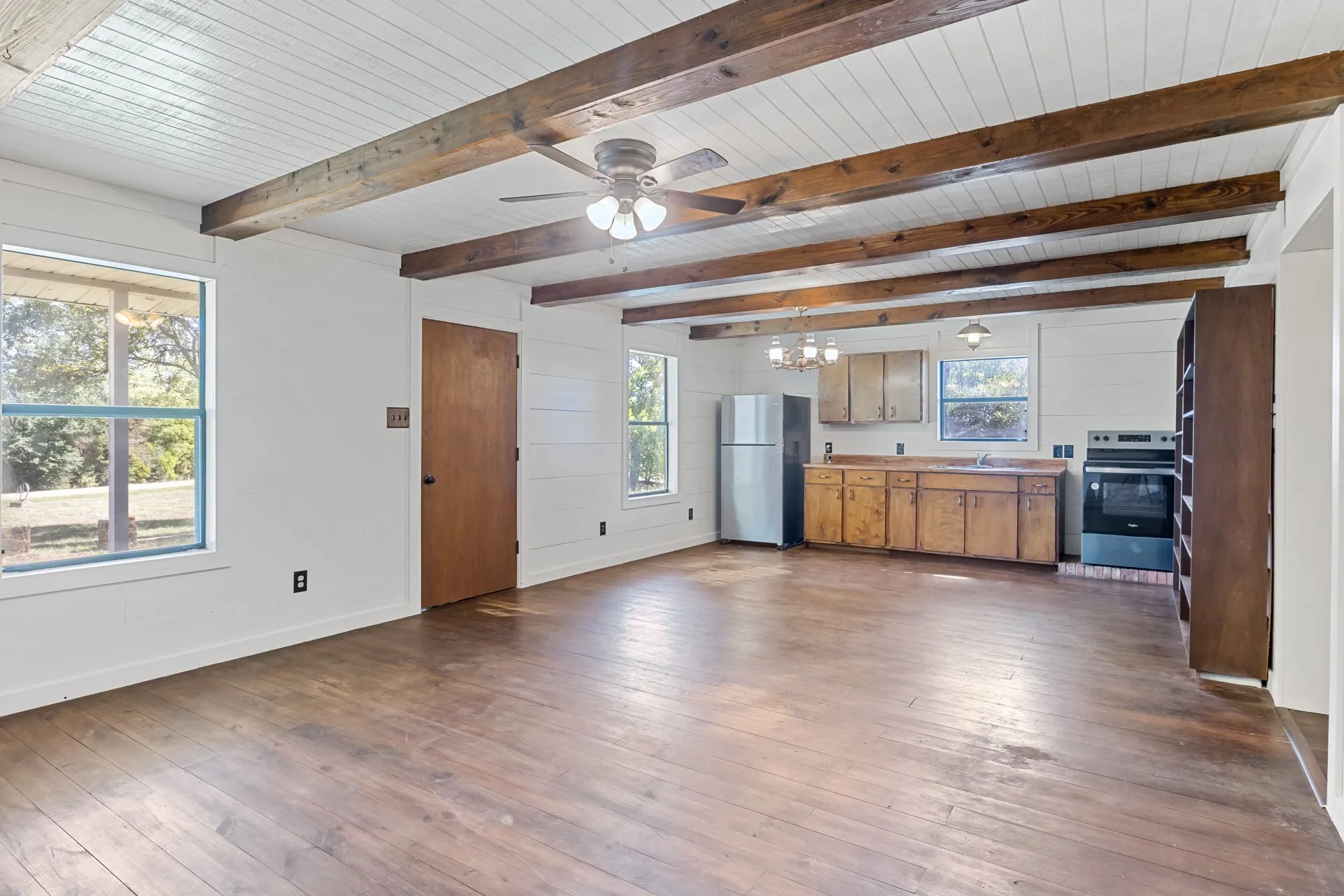 Single Family Residence For Sale in Upshur County , 6157 Fm 556, Gilmer, Texas 75644, 3 Bedroom, 1 Bathroom, Garage spaces, 1,690 Sqft, built in 1996, mls#21405233, Real Estate Agent in Gilmer, Homes For Sale in Upshur county, Homes For Sale in Gilmer, Realtor in Gilmer Texas, Real Estate Brokerage Independent Realty Texas, Luminita Cordes Realtor