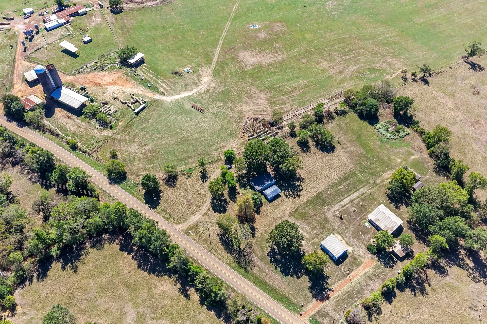Single Family Residence For Sale in Upshur County , 6157 Fm 556, Gilmer, Texas 75644, 3 Bedroom, 1 Bathroom, Garage spaces, 1,690 Sqft, built in 1996, mls#21405233, Real Estate Agent in Gilmer, Homes For Sale in Upshur county, Homes For Sale in Gilmer, Realtor in Gilmer Texas, Real Estate Brokerage Independent Realty Texas, Luminita Cordes Realtor