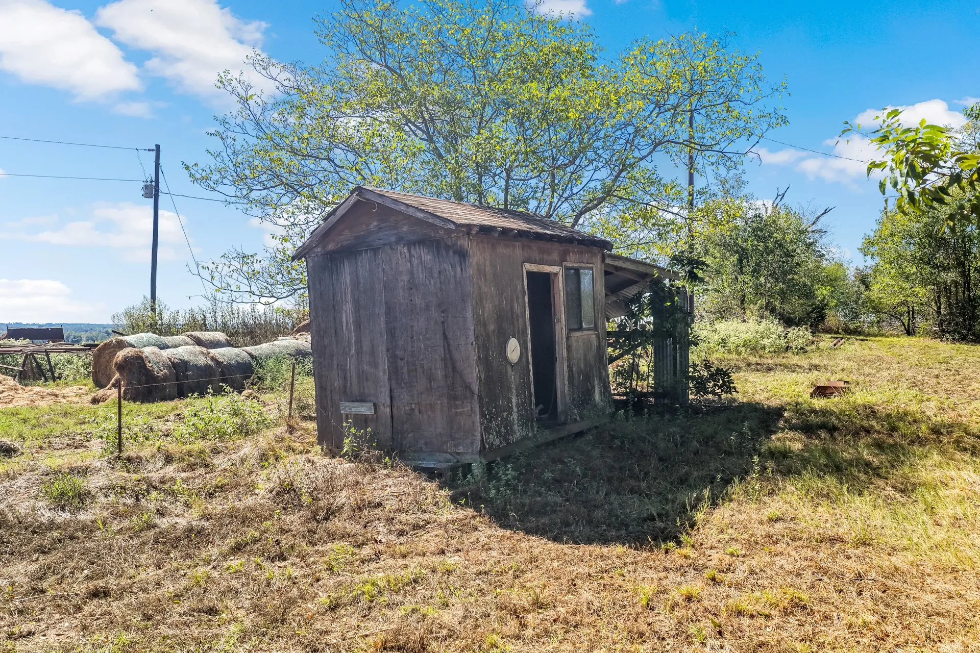 Single Family Residence For Sale in Upshur County , 6157 Fm 556, Gilmer, Texas 75644, 3 Bedroom, 1 Bathroom, Garage spaces, 1,690 Sqft, built in 1996, mls#21405233, Real Estate Agent in Gilmer, Homes For Sale in Upshur county, Homes For Sale in Gilmer, Realtor in Gilmer Texas, Real Estate Brokerage Independent Realty Texas, Luminita Cordes Realtor