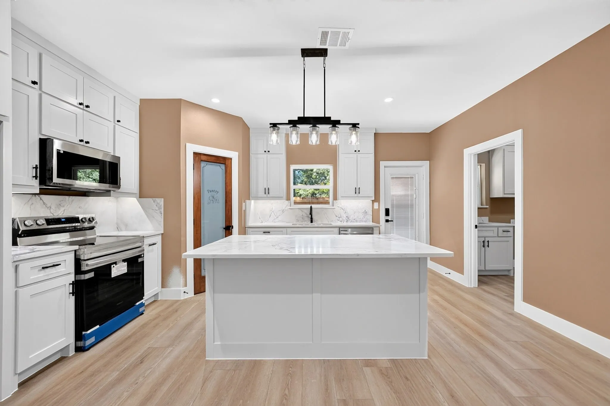 Single Family Residence For Sale in Hunt County , 203 Seagrove Lane, Quinlan, Texas 75474, 3 Bedroom, 2 Bathroom, Garage spaces, 1,500 Sqft, built in 2026, mls#21403181, Real Estate Agent in Quinlan, Homes For Sale in Hunt county, Homes For Sale in Quinlan, Realtor in Quinlan Texas, Real Estate Brokerage Independent Realty Texas, Luminita Cordes Realtor