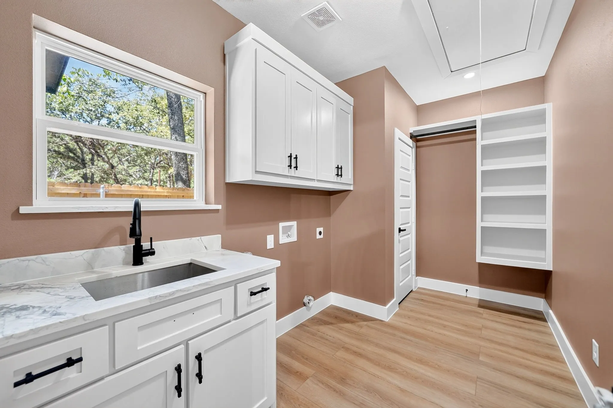 Single Family Residence For Sale in Hunt County , 203 Seagrove Lane, Quinlan, Texas 75474, 3 Bedroom, 2 Bathroom, Garage spaces, 1,500 Sqft, built in 2026, mls#21403181, Real Estate Agent in Quinlan, Homes For Sale in Hunt county, Homes For Sale in Quinlan, Realtor in Quinlan Texas, Real Estate Brokerage Independent Realty Texas, Luminita Cordes Realtor
