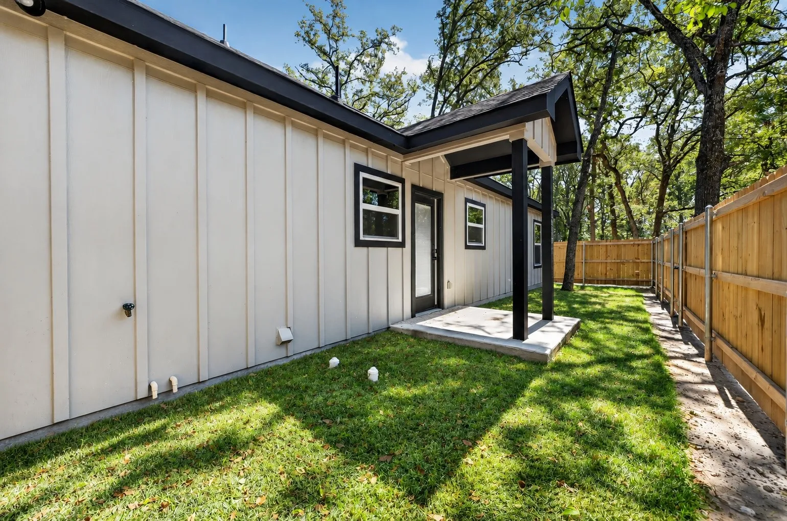 Single Family Residence For Sale in Hunt County , 203 Seagrove Lane, Quinlan, Texas 75474, 3 Bedroom, 2 Bathroom, Garage spaces, 1,500 Sqft, built in 2026, mls#21403181, Real Estate Agent in Quinlan, Homes For Sale in Hunt county, Homes For Sale in Quinlan, Realtor in Quinlan Texas, Real Estate Brokerage Independent Realty Texas, Luminita Cordes Realtor