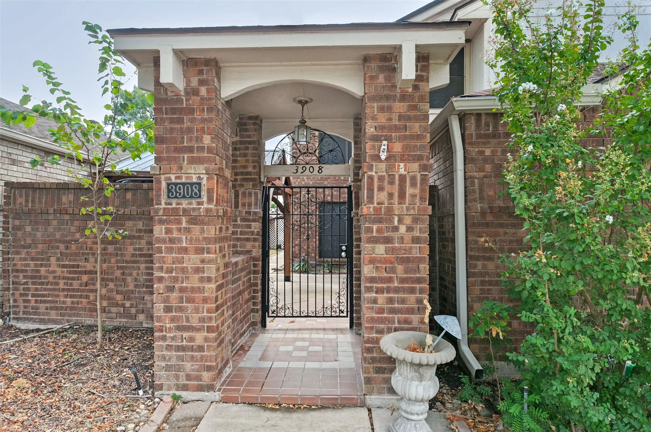 Single Family Residence For Sale in Collin County , 3908 Denham Way, Plano, Texas 75023, 4 Bedroom, 3 Bathroom, 2 Garage spaces, 2,637 Sqft, built in 1984, mls#21405245, Real Estate Agent in Plano, Homes For Sale in Collin county, Homes For Sale in Plano, Realtor in Plano Texas, Real Estate Brokerage Independent Realty Texas, Luminita Cordes Realtor