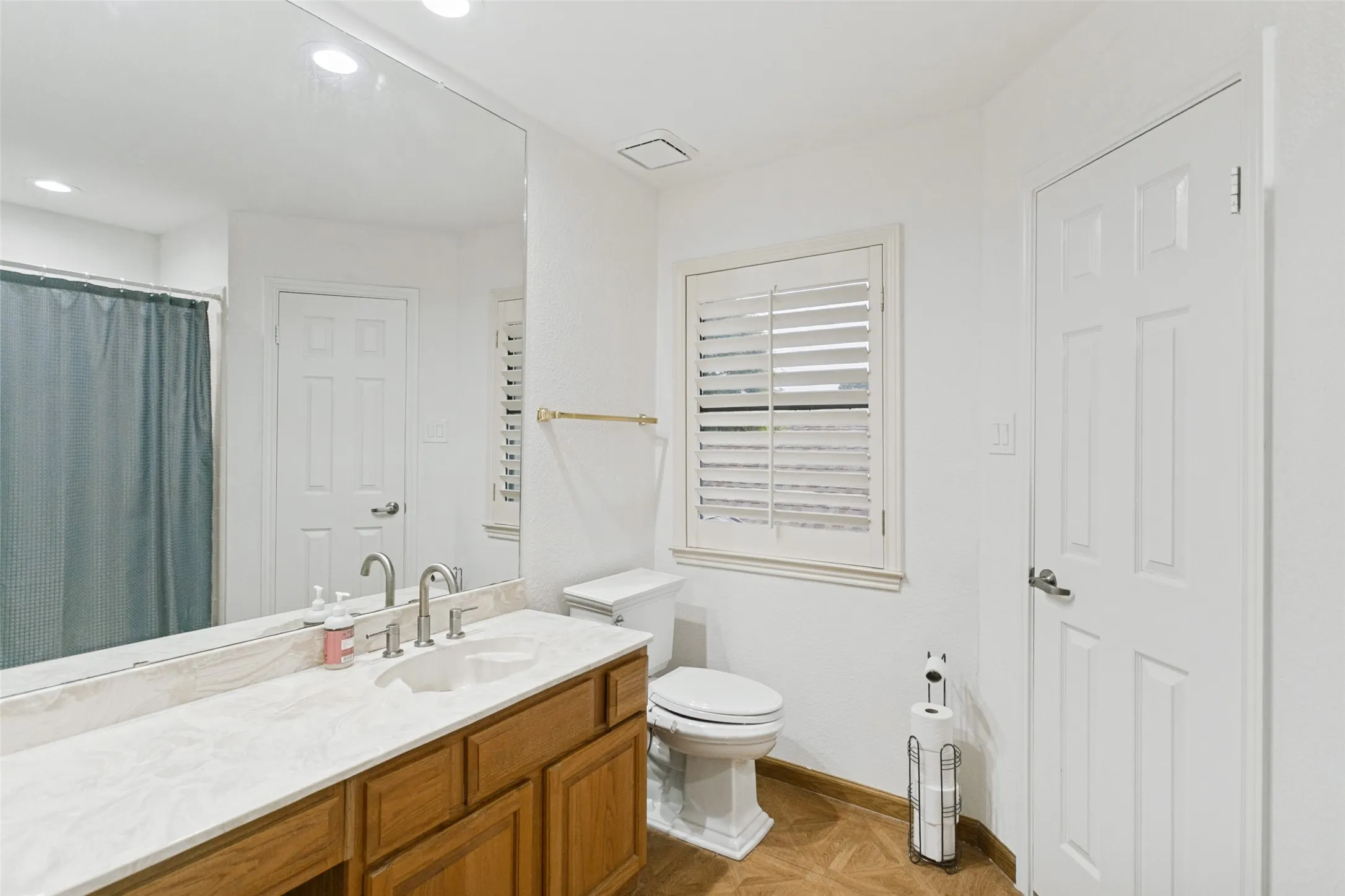 Single Family Residence For Sale in Collin County , 3908 Denham Way, Plano, Texas 75023, 4 Bedroom, 3 Bathroom, 2 Garage spaces, 2,637 Sqft, built in 1984, mls#21405245, Real Estate Agent in Plano, Homes For Sale in Collin county, Homes For Sale in Plano, Realtor in Plano Texas, Real Estate Brokerage Independent Realty Texas, Luminita Cordes Realtor
