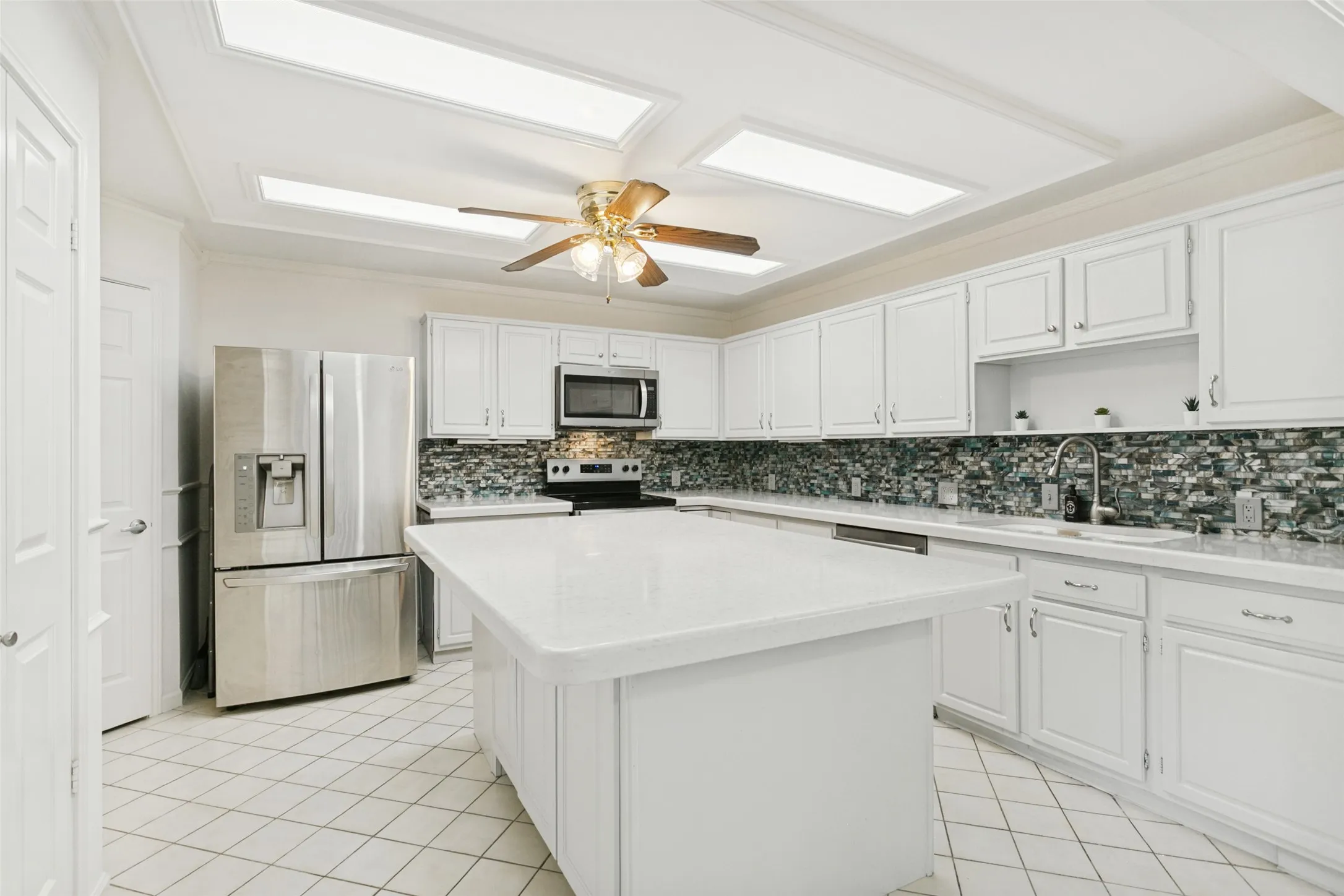 Single Family Residence For Sale in Collin County , 3908 Denham Way, Plano, Texas 75023, 4 Bedroom, 3 Bathroom, 2 Garage spaces, 2,637 Sqft, built in 1984, mls#21405245, Real Estate Agent in Plano, Homes For Sale in Collin county, Homes For Sale in Plano, Realtor in Plano Texas, Real Estate Brokerage Independent Realty Texas, Luminita Cordes Realtor
