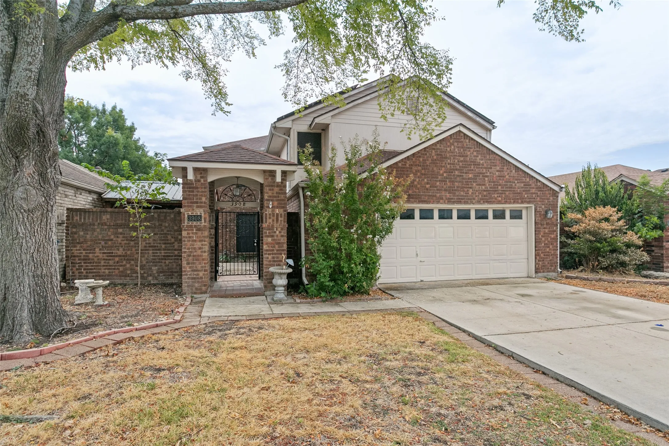 Single Family Residence For Sale in Collin County , 3908 Denham Way, Plano, Texas 75023, 4 Bedroom, 3 Bathroom, 2 Garage spaces, 2,637 Sqft, built in 1984, mls#21405245, Real Estate Agent in Plano, Homes For Sale in Collin county, Homes For Sale in Plano, Realtor in Plano Texas, Real Estate Brokerage Independent Realty Texas, Luminita Cordes Realtor