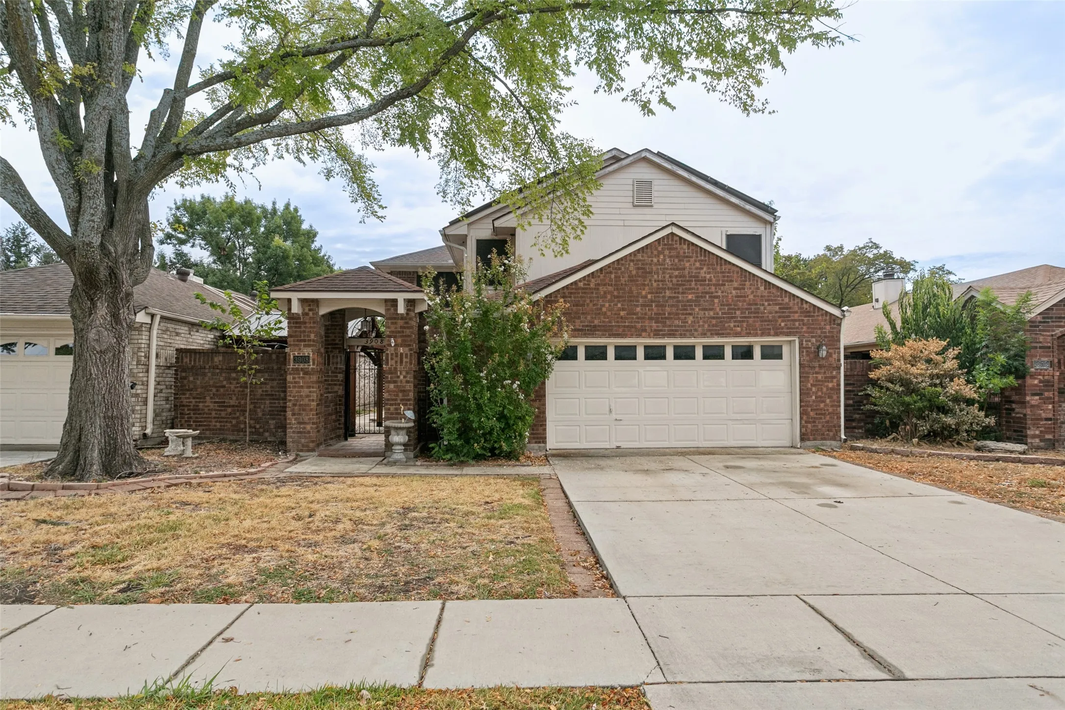 Single Family Residence For Sale in Collin County , 3908 Denham Way, Plano, Texas 75023, 4 Bedroom, 3 Bathroom, 2 Garage spaces, 2,637 Sqft, built in 1984, mls#21405245, Real Estate Agent in Plano, Homes For Sale in Collin county, Homes For Sale in Plano, Realtor in Plano Texas, Real Estate Brokerage Independent Realty Texas, Luminita Cordes Realtor