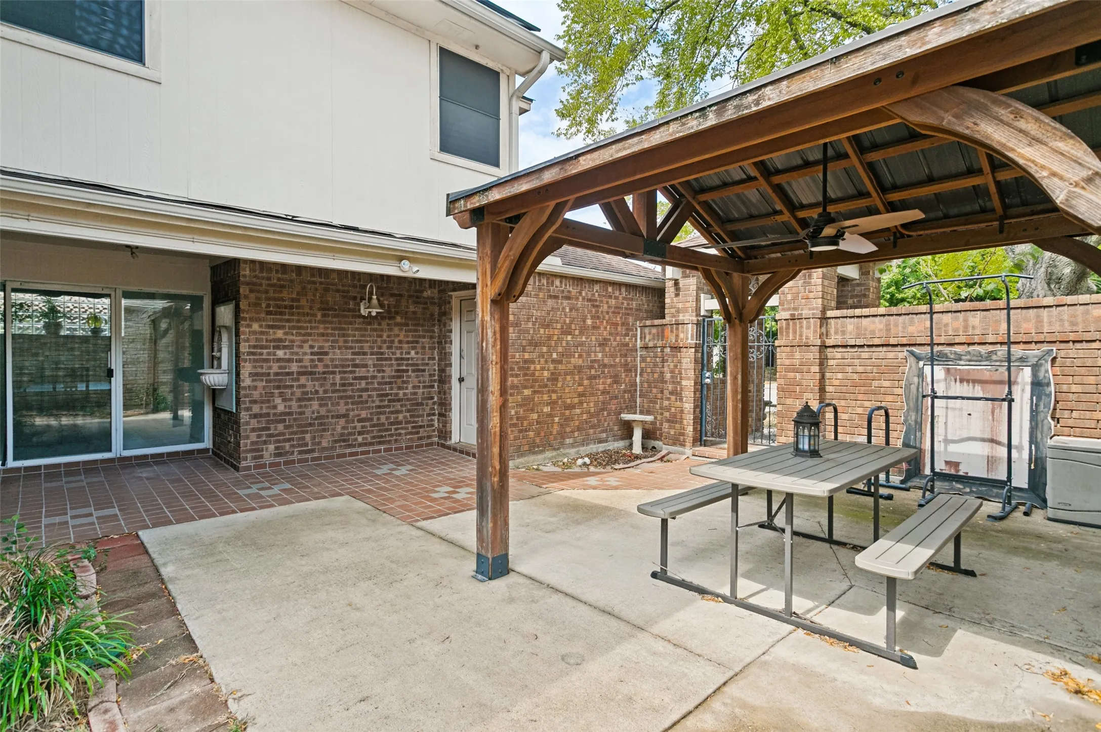 Single Family Residence For Sale in Collin County , 3908 Denham Way, Plano, Texas 75023, 4 Bedroom, 3 Bathroom, 2 Garage spaces, 2,637 Sqft, built in 1984, mls#21405245, Real Estate Agent in Plano, Homes For Sale in Collin county, Homes For Sale in Plano, Realtor in Plano Texas, Real Estate Brokerage Independent Realty Texas, Luminita Cordes Realtor