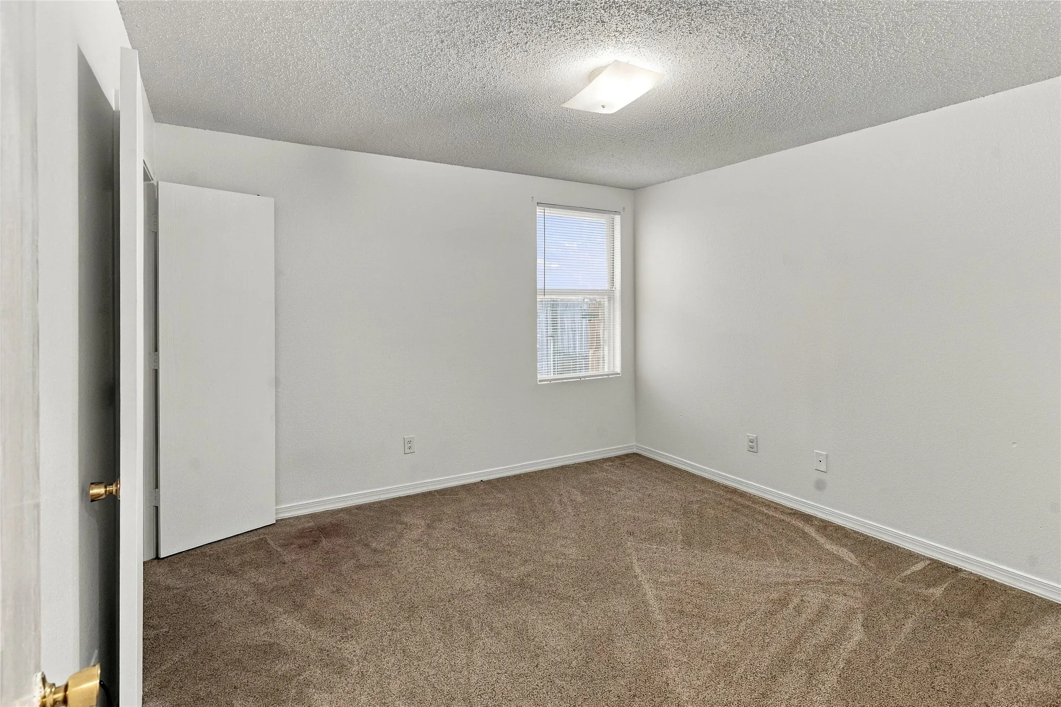 Single Family Residence For Sale in Tarrant County , 5313 Temecula Road, Fort Worth, Texas 76244, 4 Bedroom, 2 Bathroom, 2 Garage spaces, 2,080 Sqft, built in 2003, mls#21405246, Real Estate Agent in Fort Worth, Homes For Sale in Tarrant county, Homes For Sale in Fort Worth, Realtor in Fort Worth Texas, Real Estate Brokerage Independent Realty Texas, Luminita Cordes Realtor