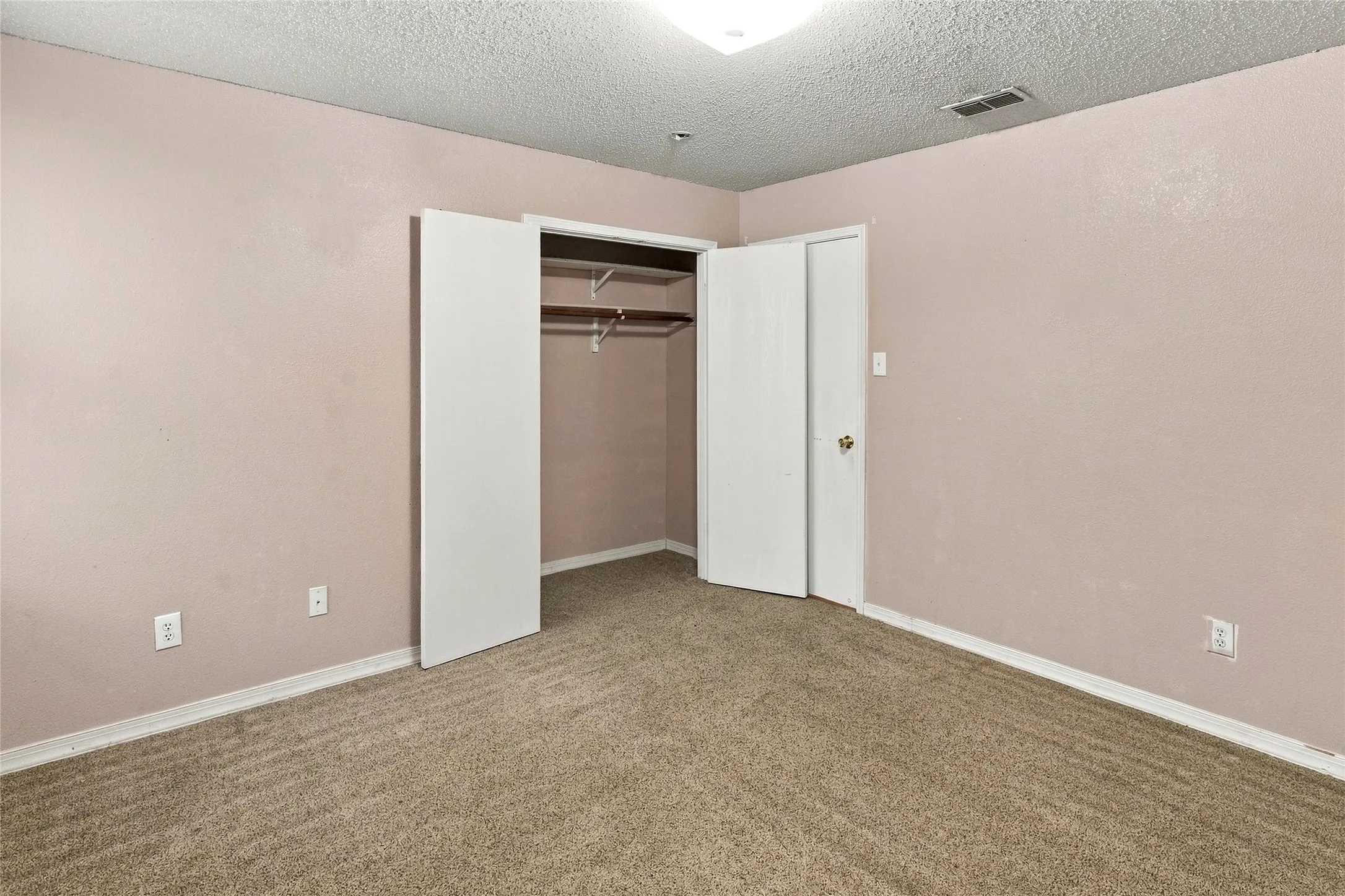 Single Family Residence For Sale in Tarrant County , 5313 Temecula Road, Fort Worth, Texas 76244, 4 Bedroom, 2 Bathroom, 2 Garage spaces, 2,080 Sqft, built in 2003, mls#21405246, Real Estate Agent in Fort Worth, Homes For Sale in Tarrant county, Homes For Sale in Fort Worth, Realtor in Fort Worth Texas, Real Estate Brokerage Independent Realty Texas, Luminita Cordes Realtor