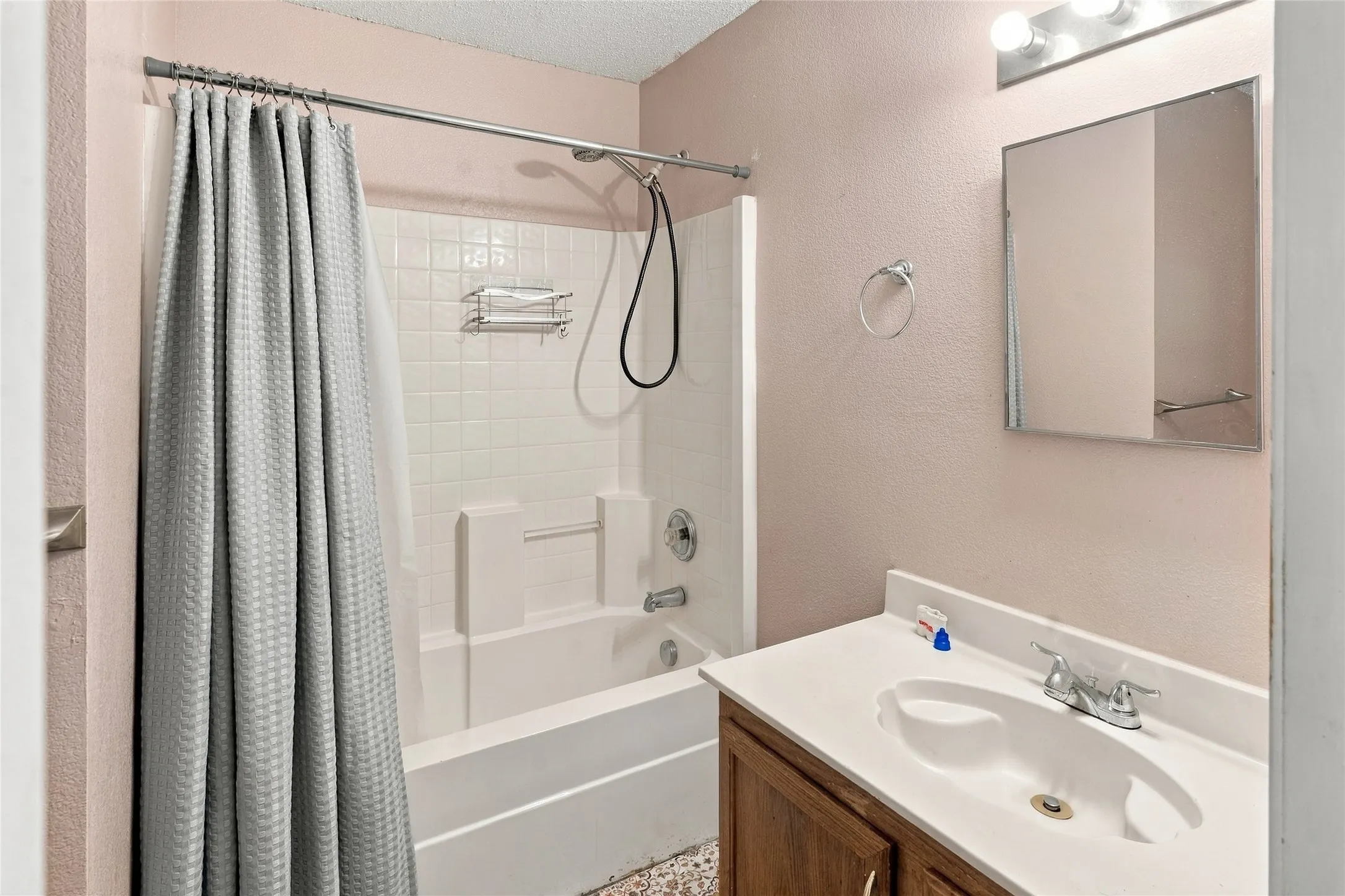 Single Family Residence For Sale in Tarrant County , 5313 Temecula Road, Fort Worth, Texas 76244, 4 Bedroom, 2 Bathroom, 2 Garage spaces, 2,080 Sqft, built in 2003, mls#21405246, Real Estate Agent in Fort Worth, Homes For Sale in Tarrant county, Homes For Sale in Fort Worth, Realtor in Fort Worth Texas, Real Estate Brokerage Independent Realty Texas, Luminita Cordes Realtor